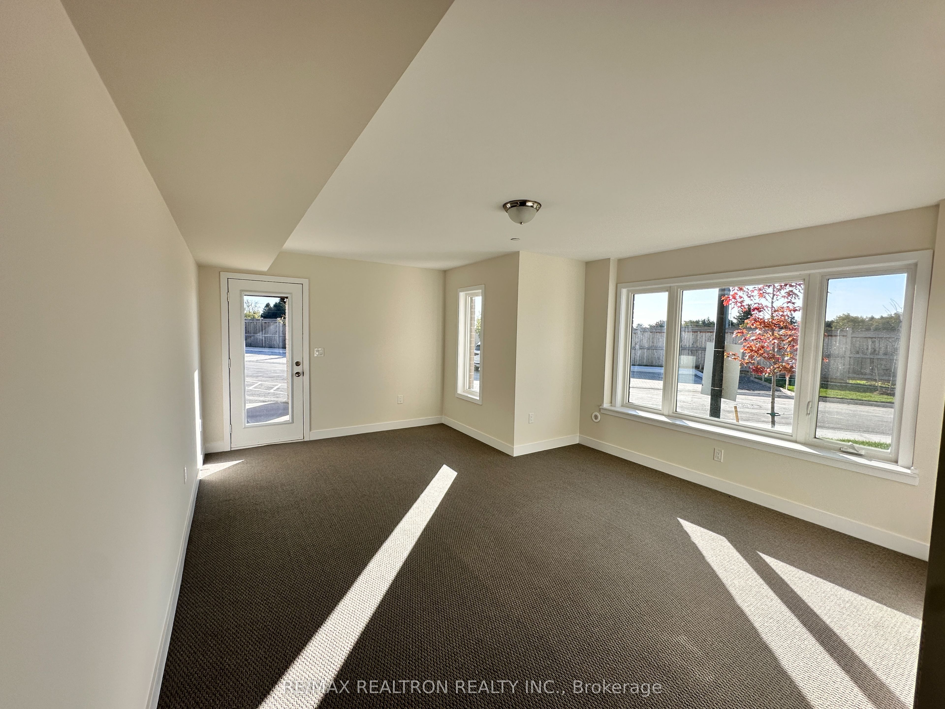 101 Credit Lane Property Photo 6