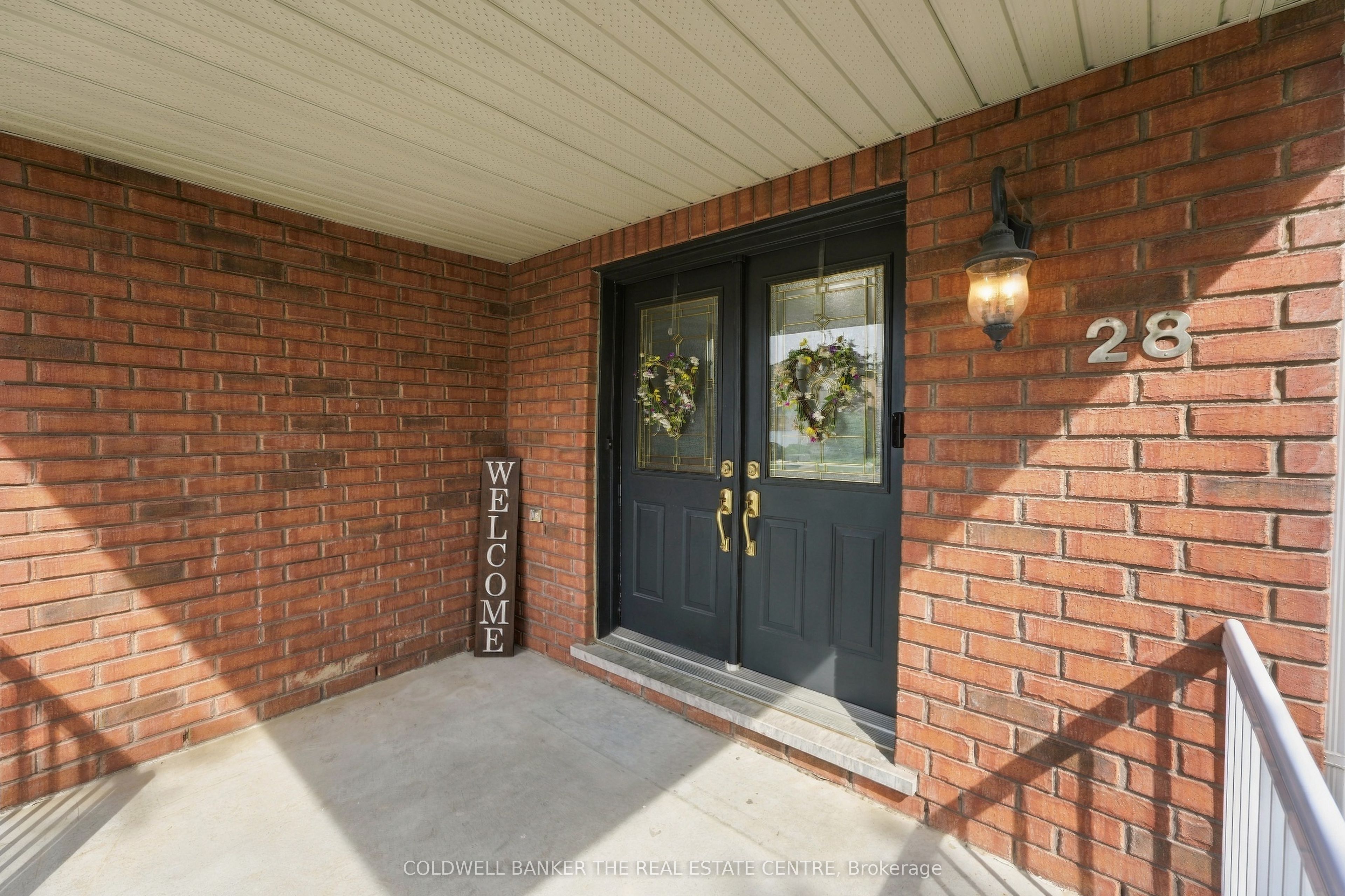 28 Hirst Avenue E Property Photo 6