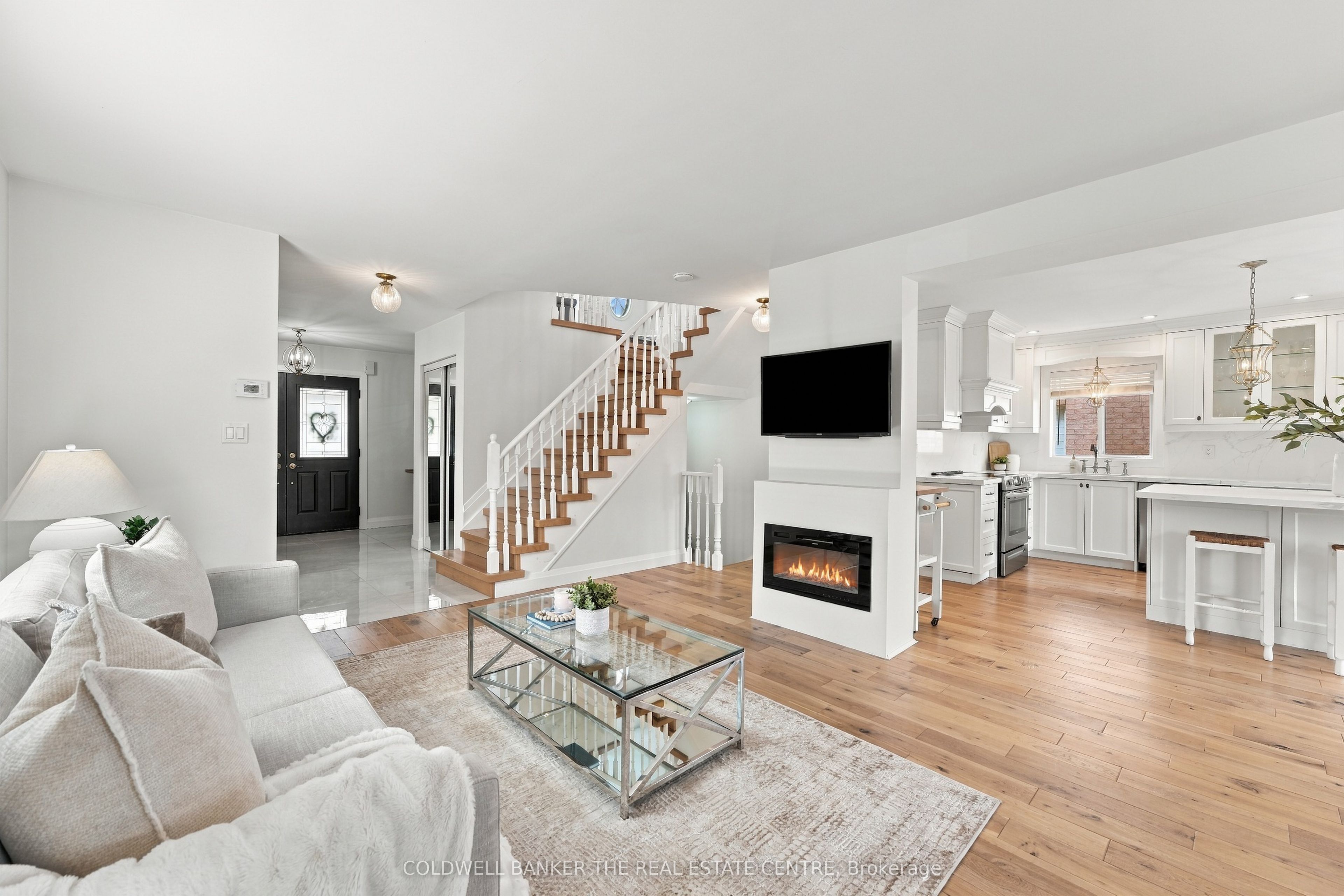 28 Hirst Avenue E Property Photo 11