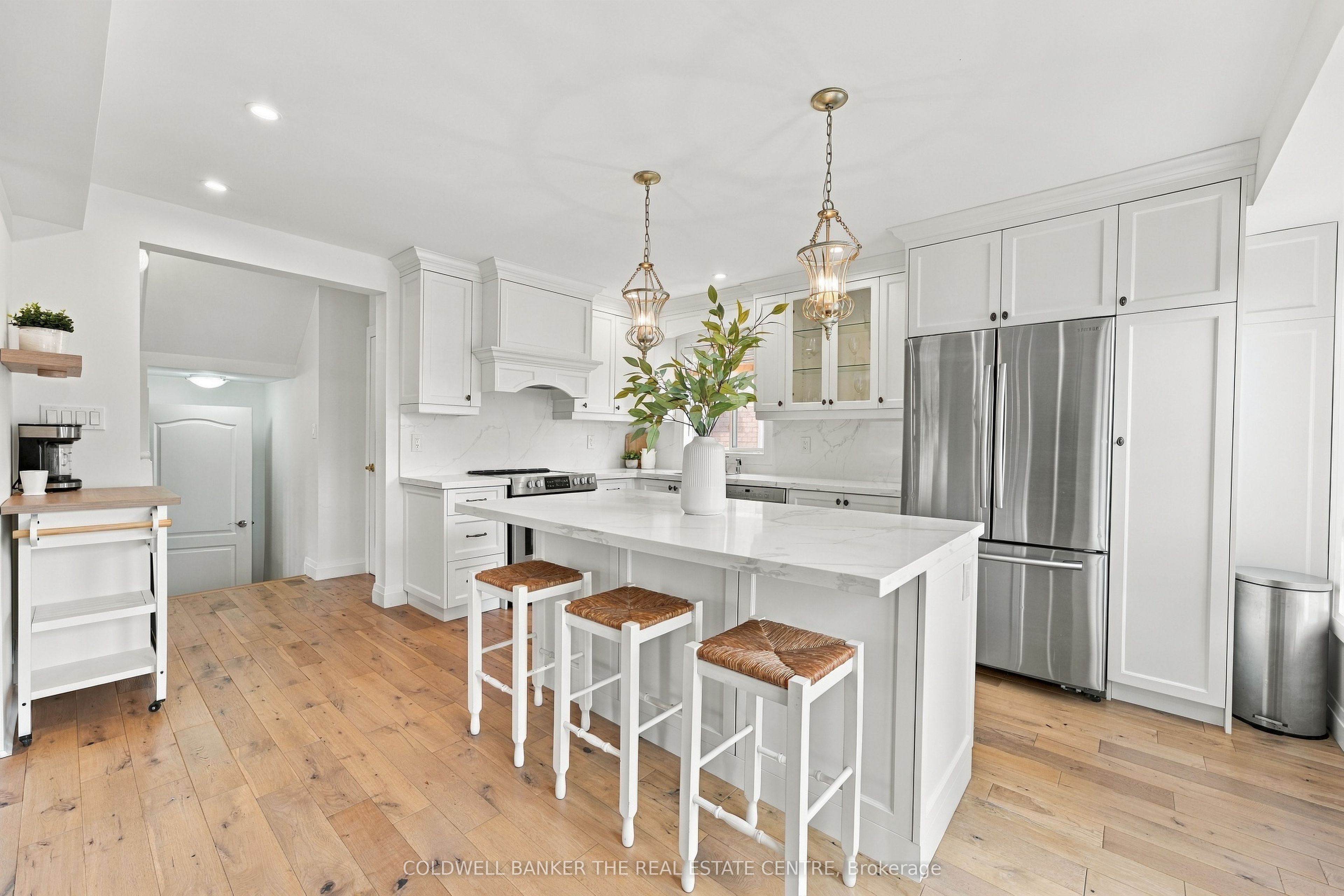 28 Hirst Avenue E Property Photo 16