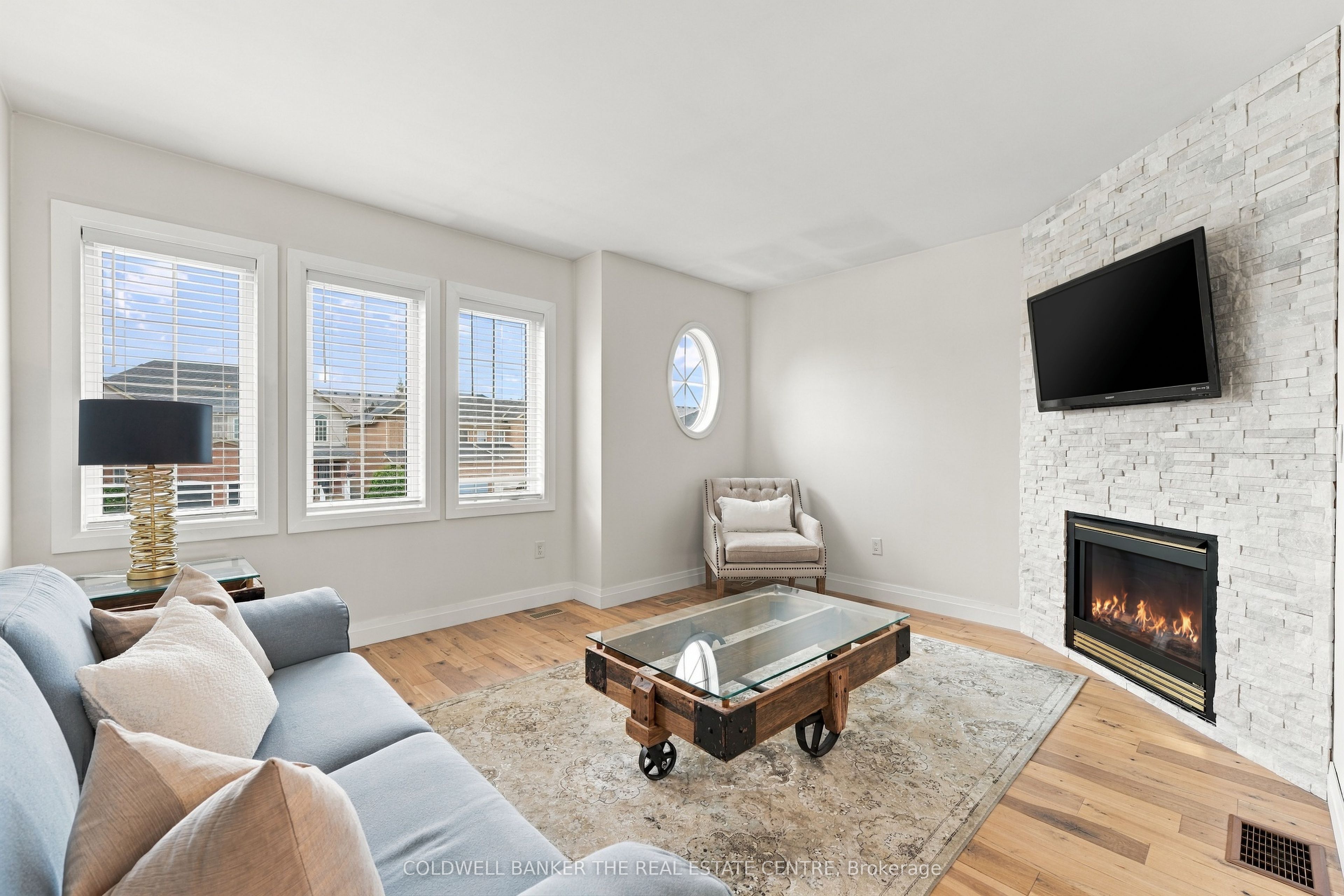 28 Hirst Avenue E Property Photo 20