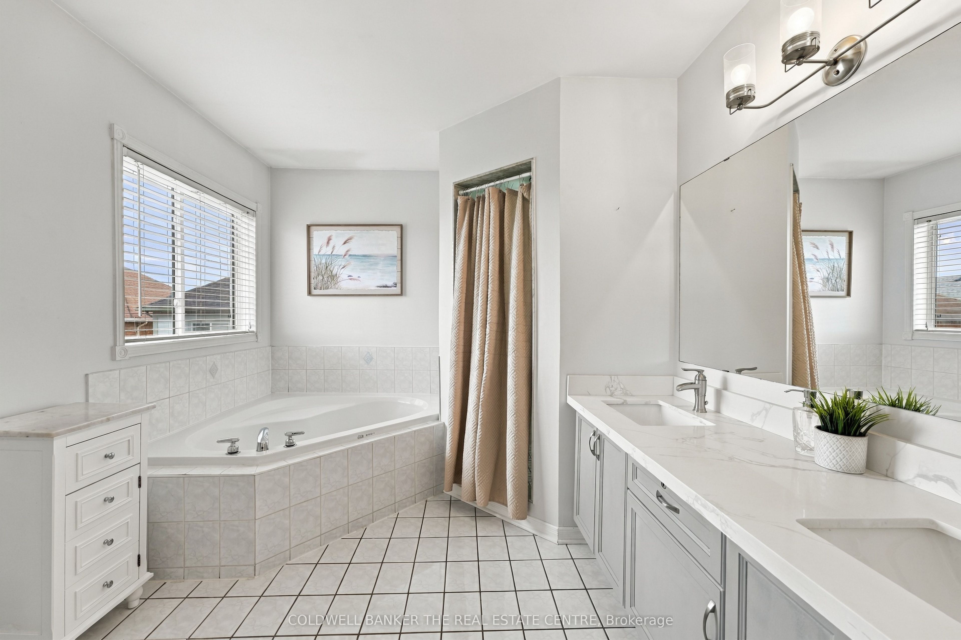 28 Hirst Avenue E Property Photo 24