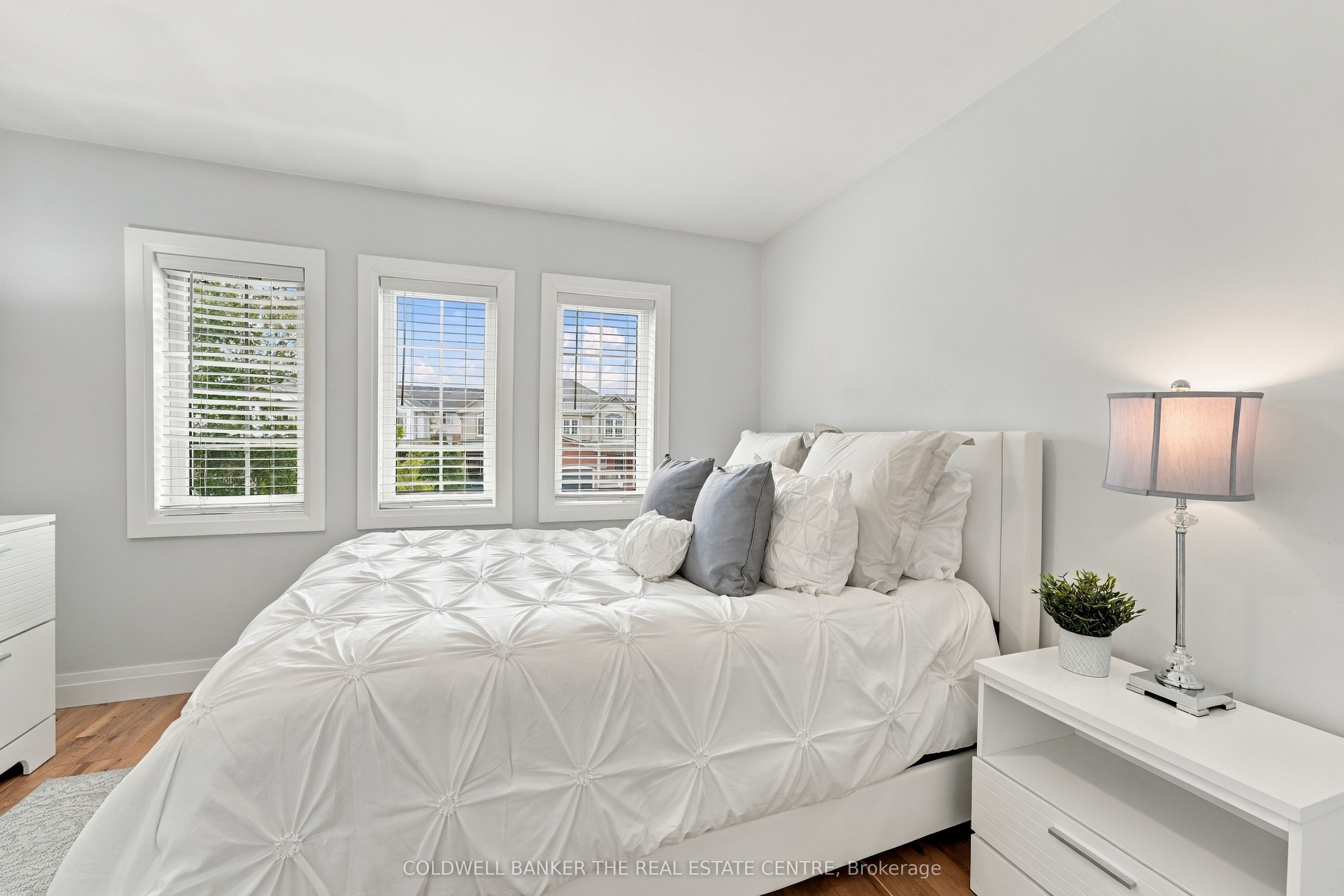 28 Hirst Avenue E Property Photo 25