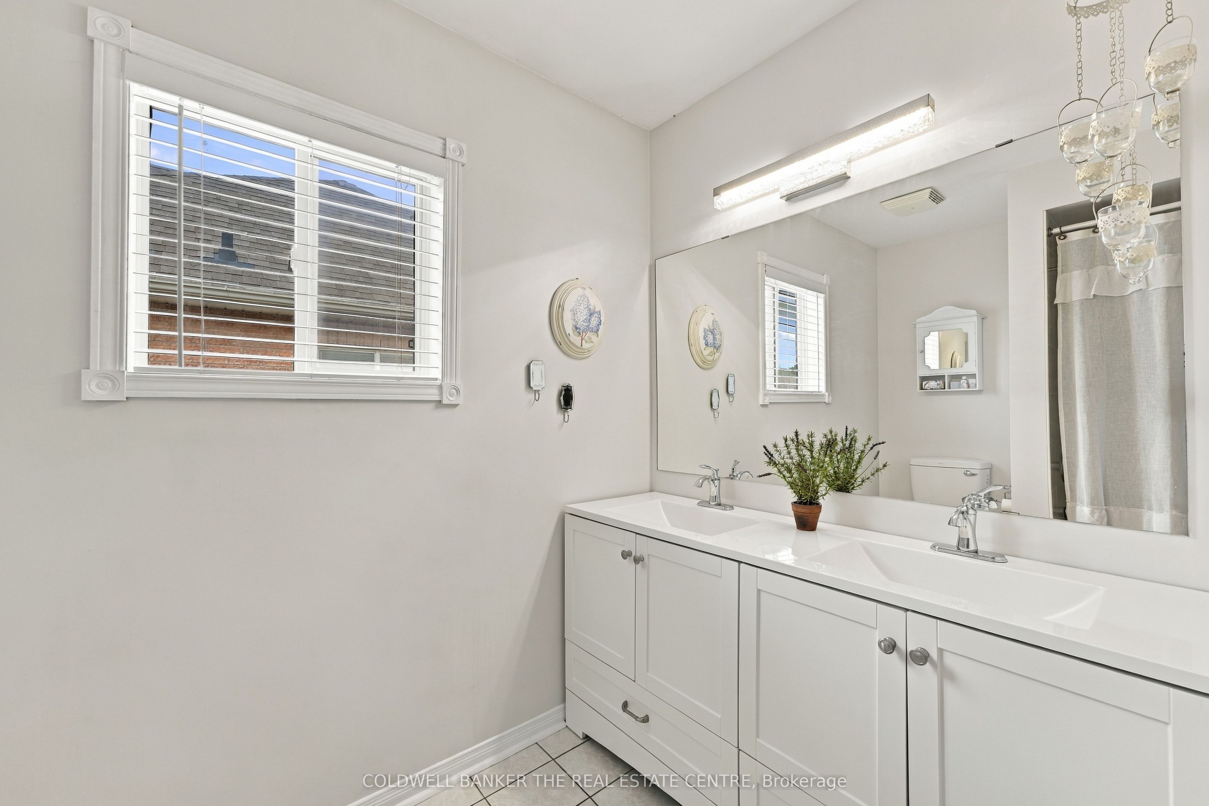 28 Hirst Avenue E Property Photo 28