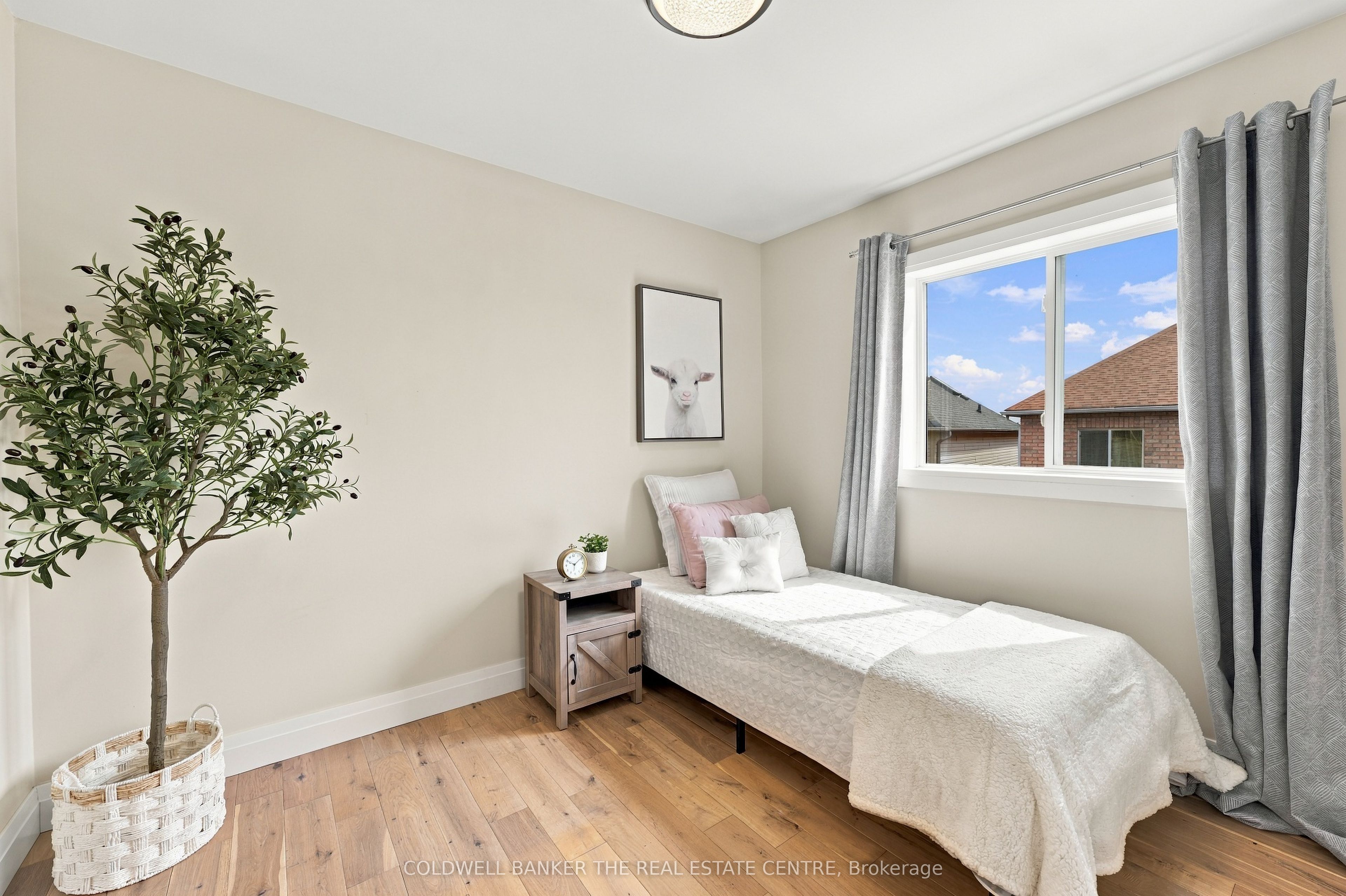 28 Hirst Avenue E Property Photo 29
