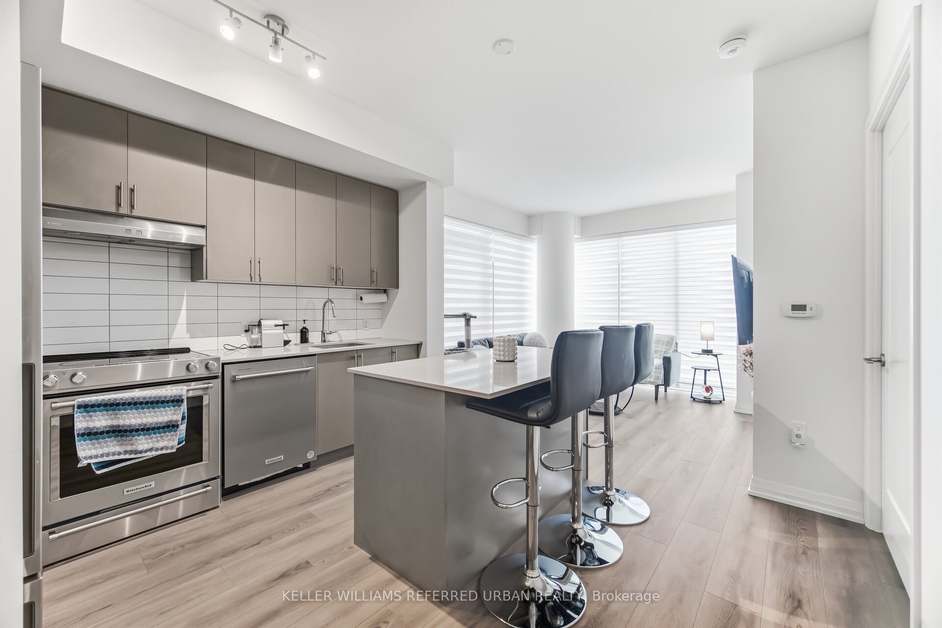 9000 Jane Street 1115 Property Photo 1