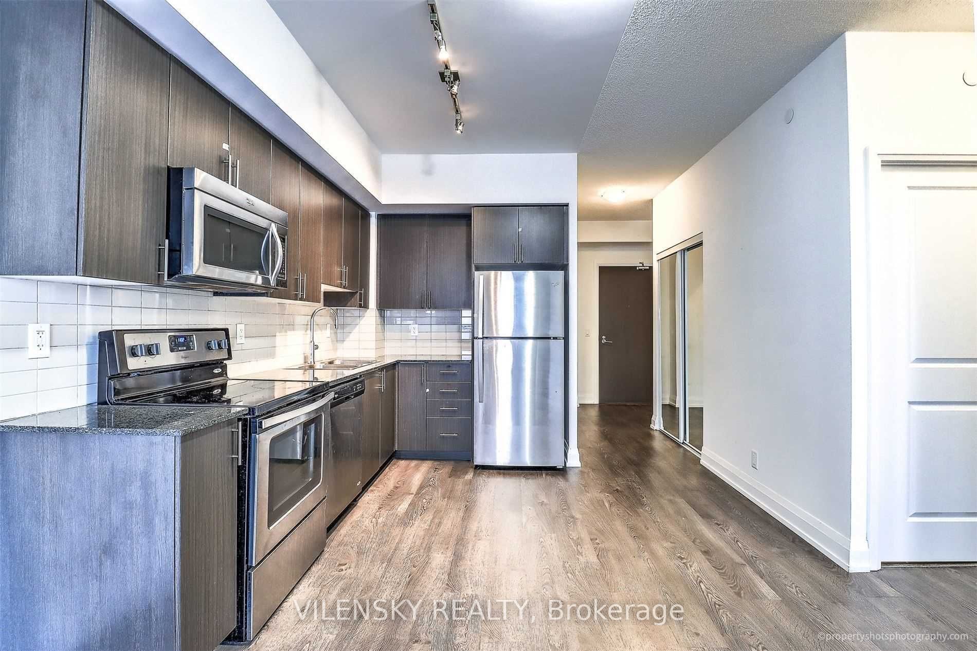 7890 Bathurst Street 1011 Property Photo 2