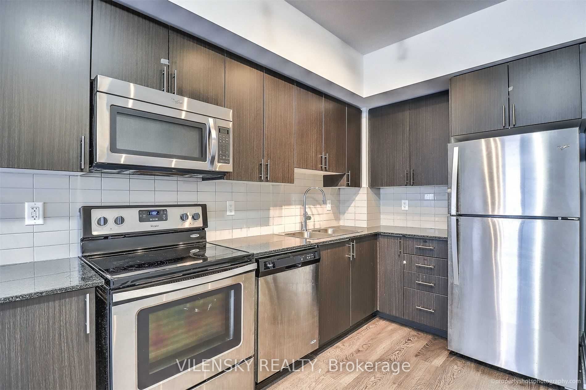 7890 Bathurst Street 1011 Property Photo 3