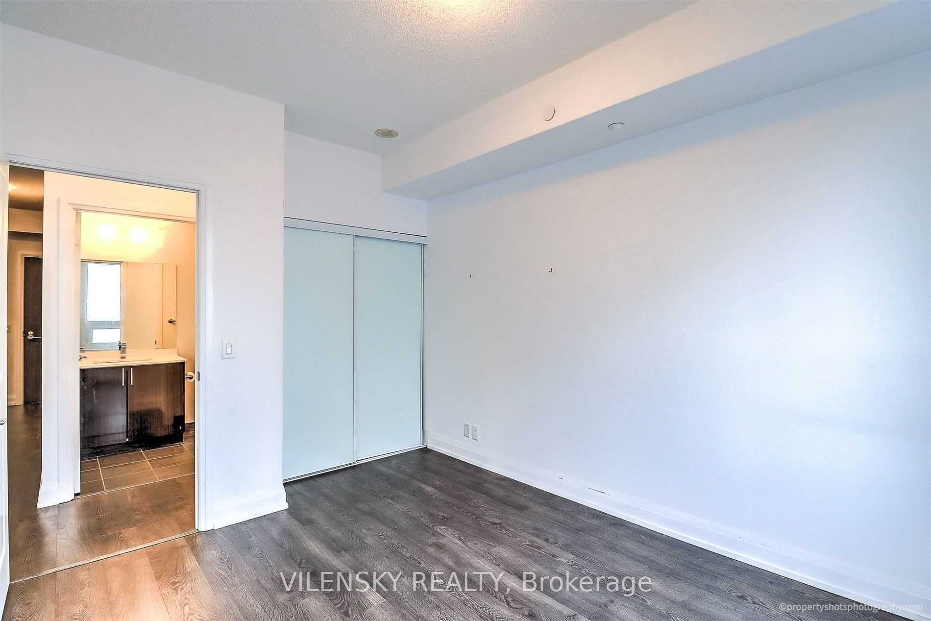 7890 Bathurst Street 1011 Property Photo 17