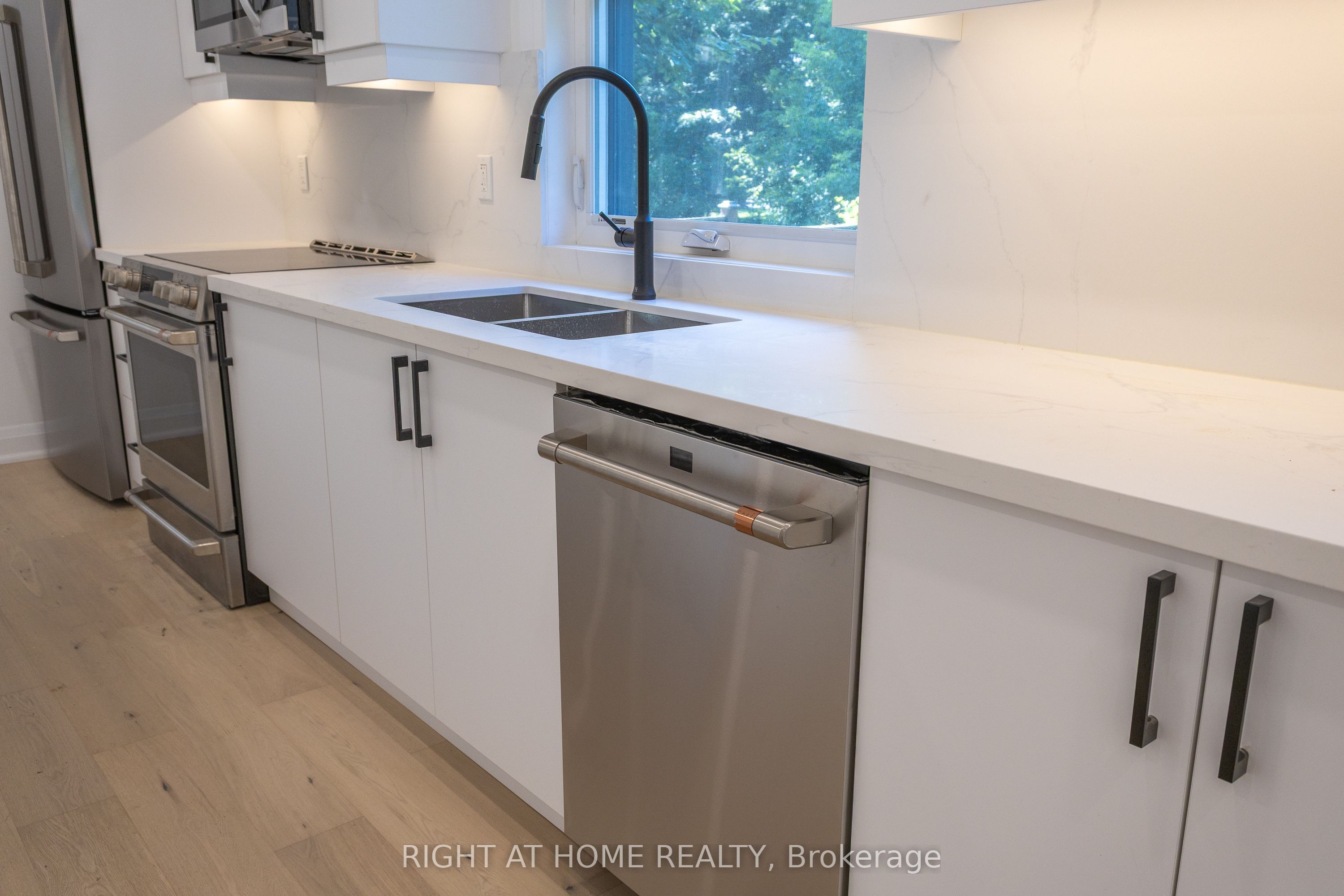 30 Morton Avenue Property Photo 12