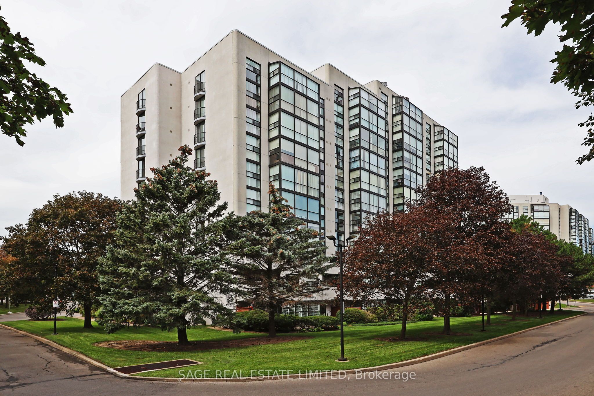 30 Harding Boulevard W 1015 Property Photo 1