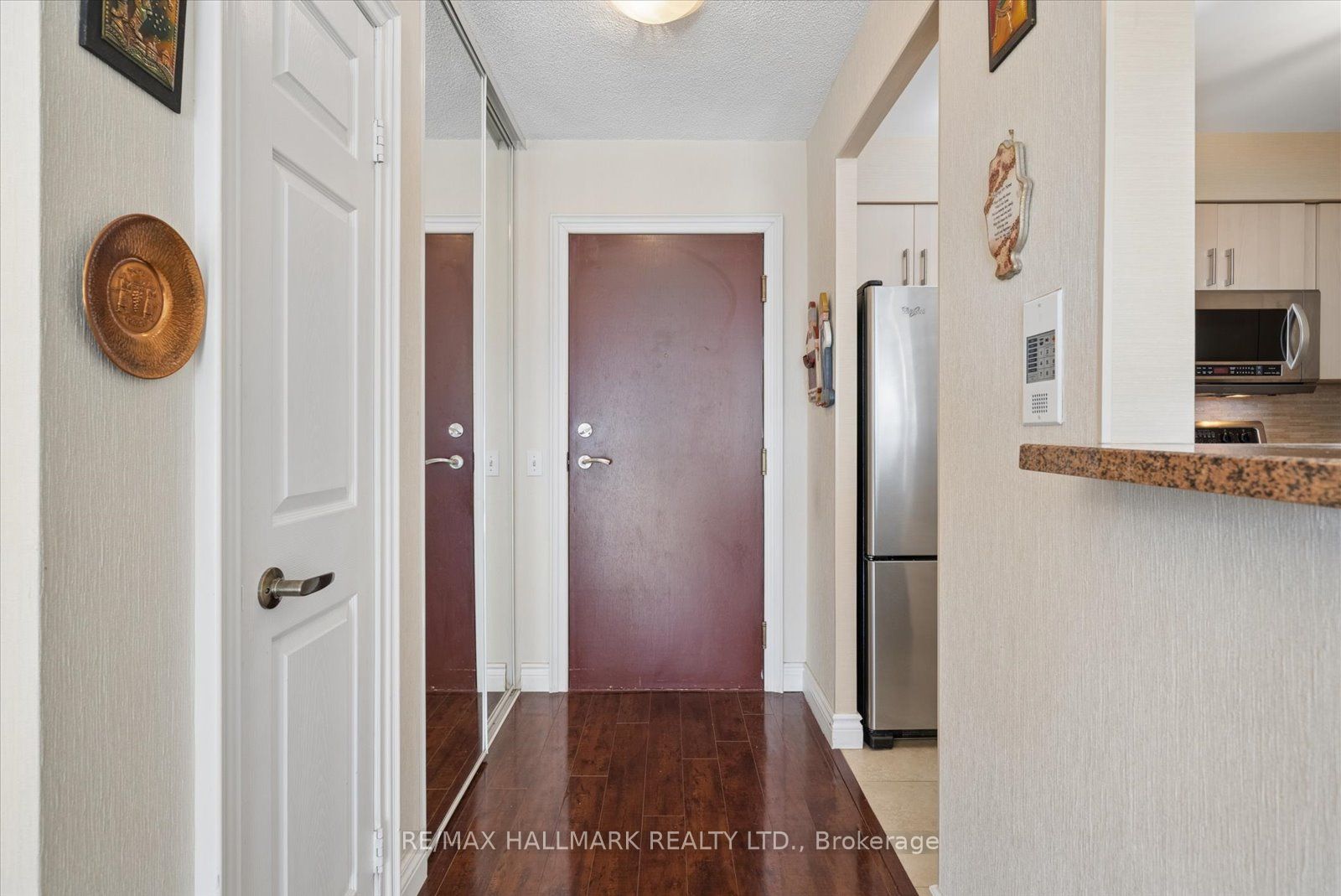 81 Townsgate Drive 512 Property Photo 1