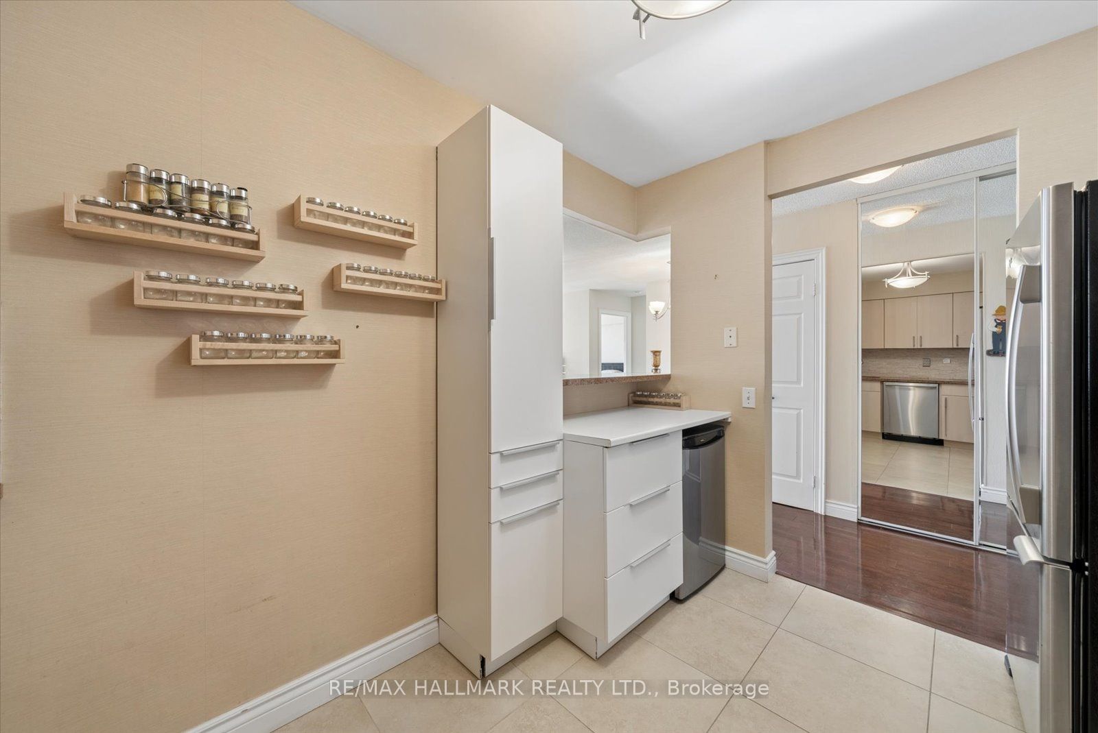 81 Townsgate Drive 512 Property Photo 12