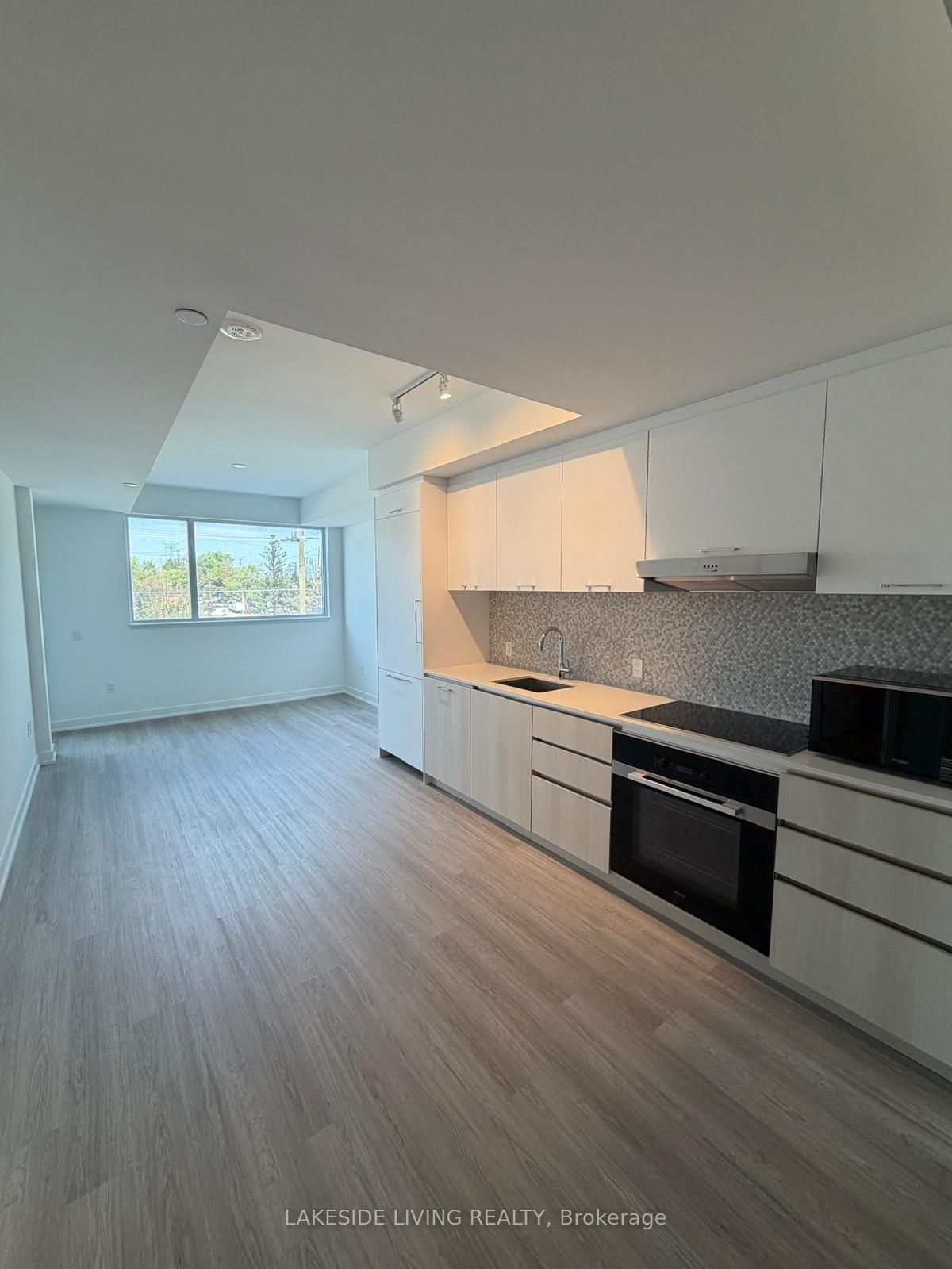 8188 Yonge Street 309 Property Photo 1