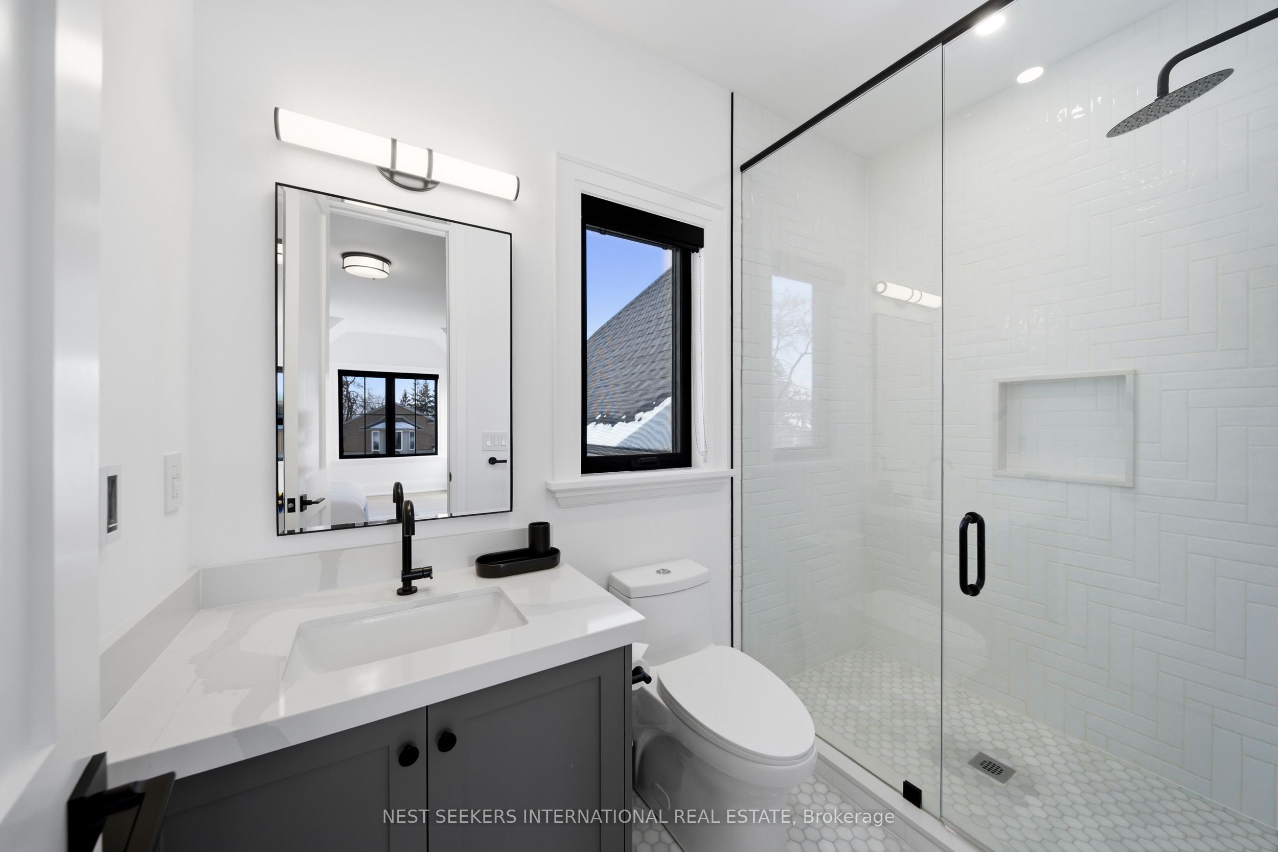26 Royal Avenue Property Photo 30