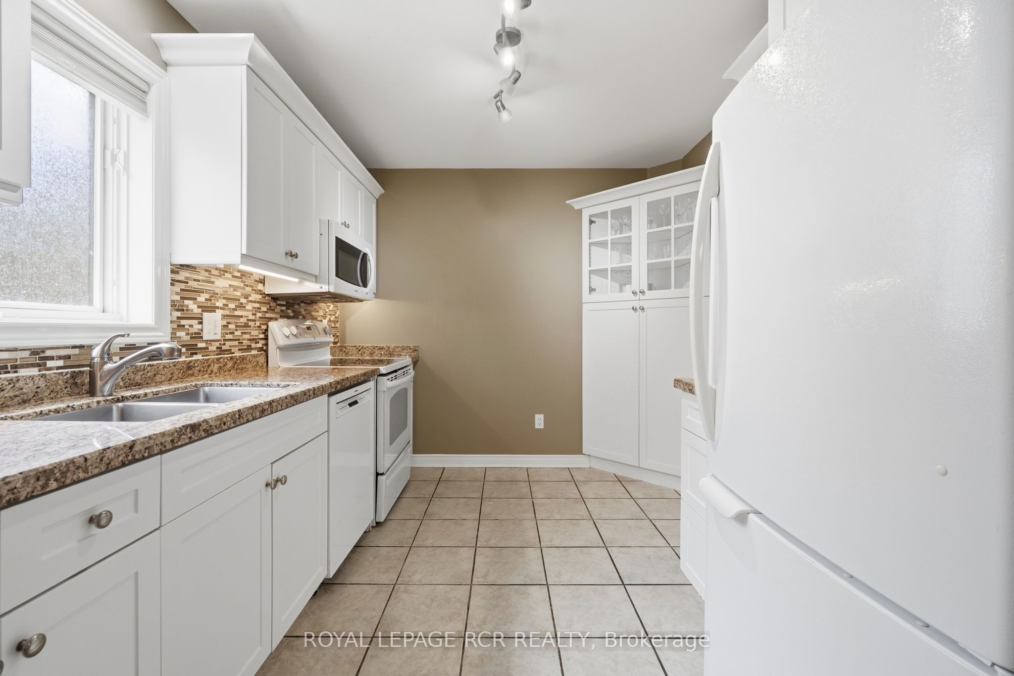 46 Sunset Boulevard Property Photo 10