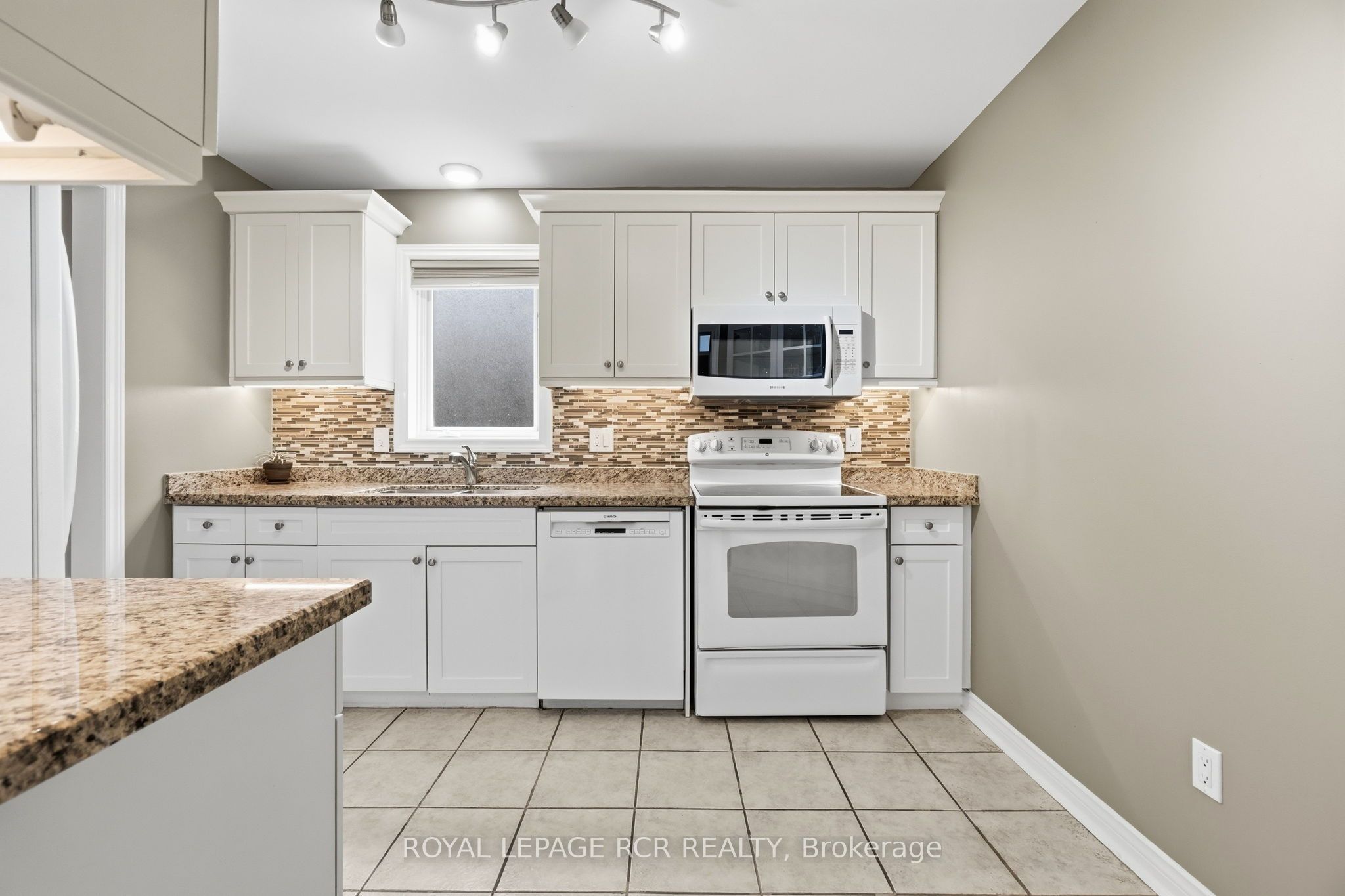 46 Sunset Boulevard Property Photo 11