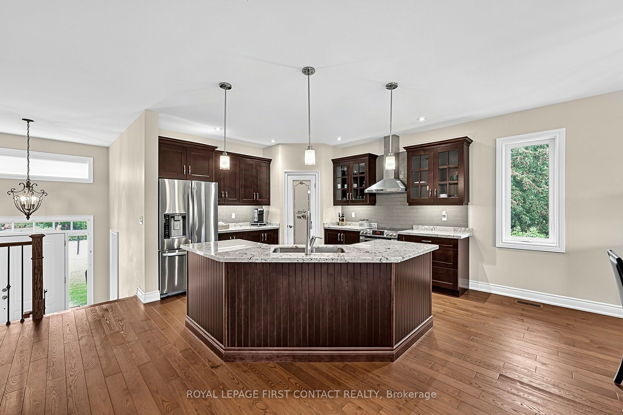 981 Ewart Street Property Photo 4