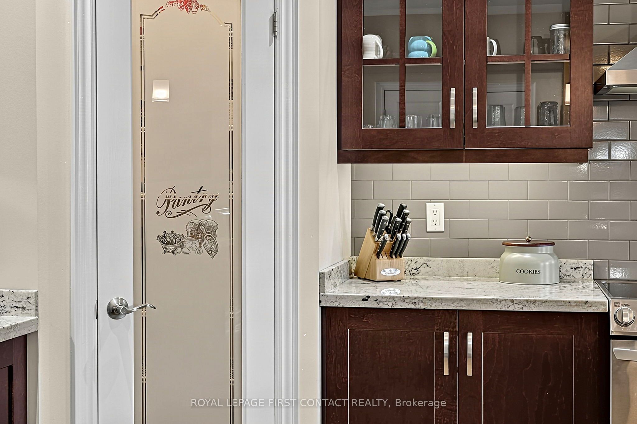981 Ewart Street Property Photo 8