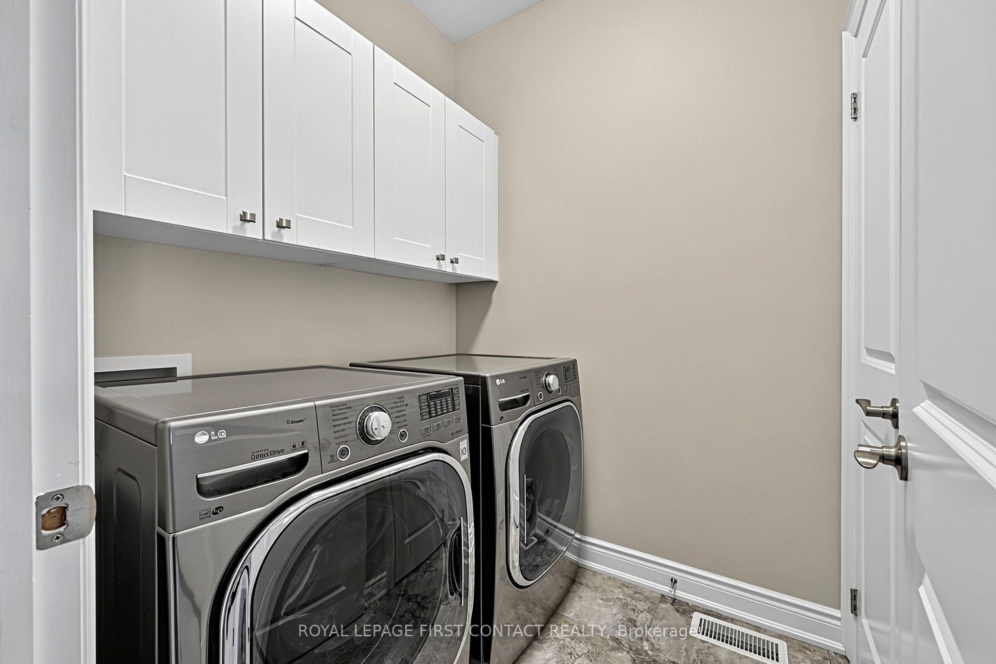 981 Ewart Street Property Photo 21
