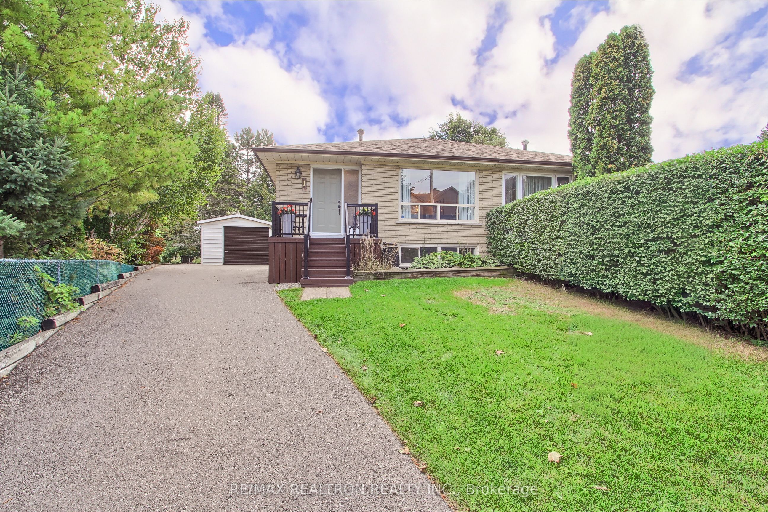 1 McDonald Drive Property Photo 1