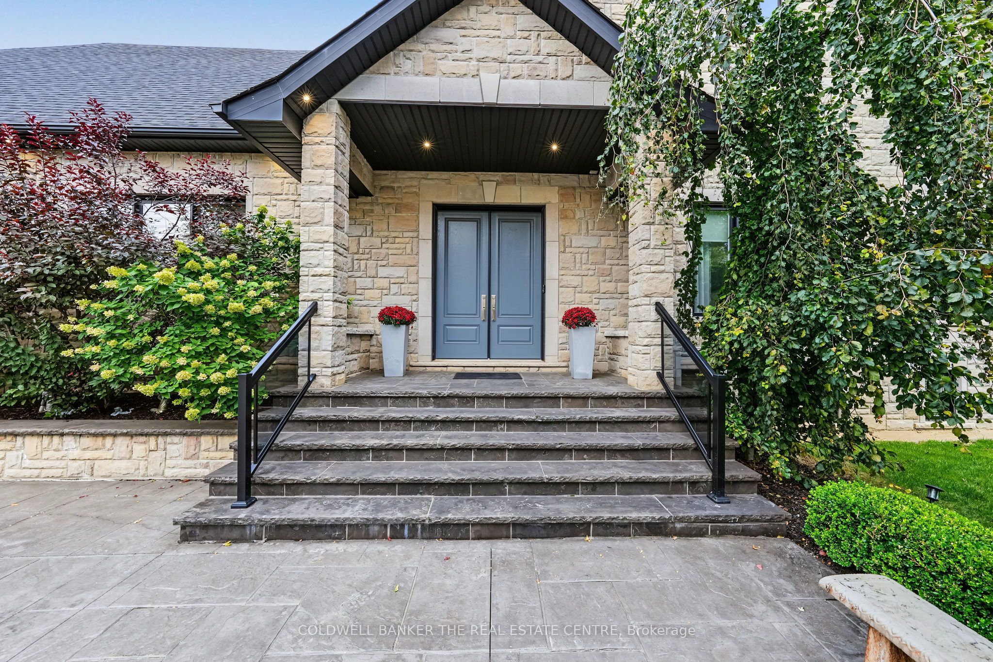 43 Wellington Street Property Photo 3