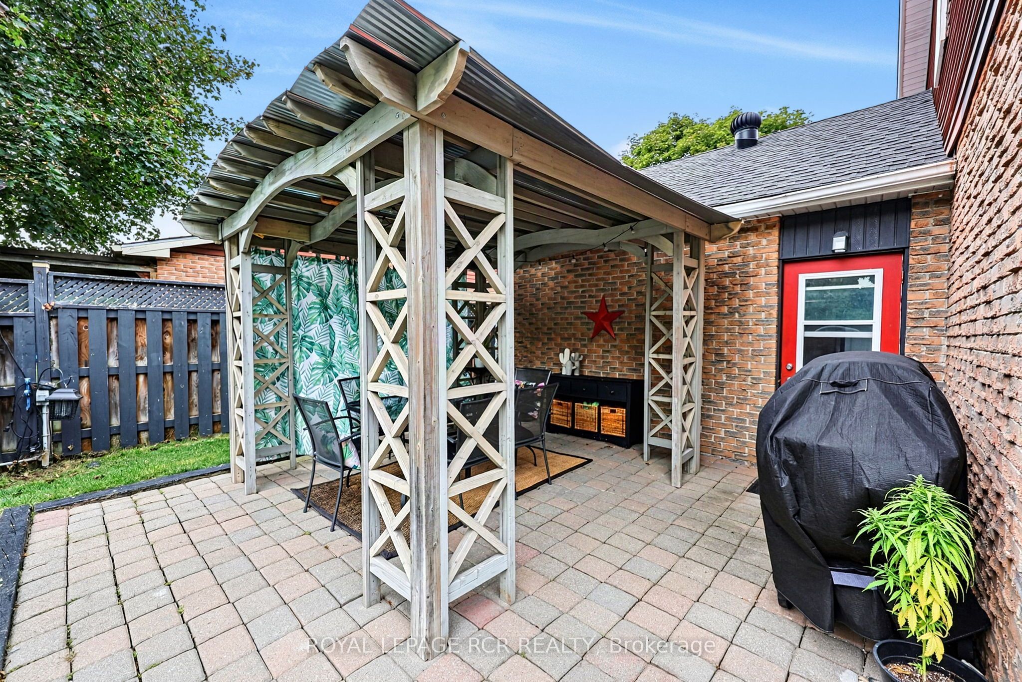 169 Mackenzie Street Property Photo 33