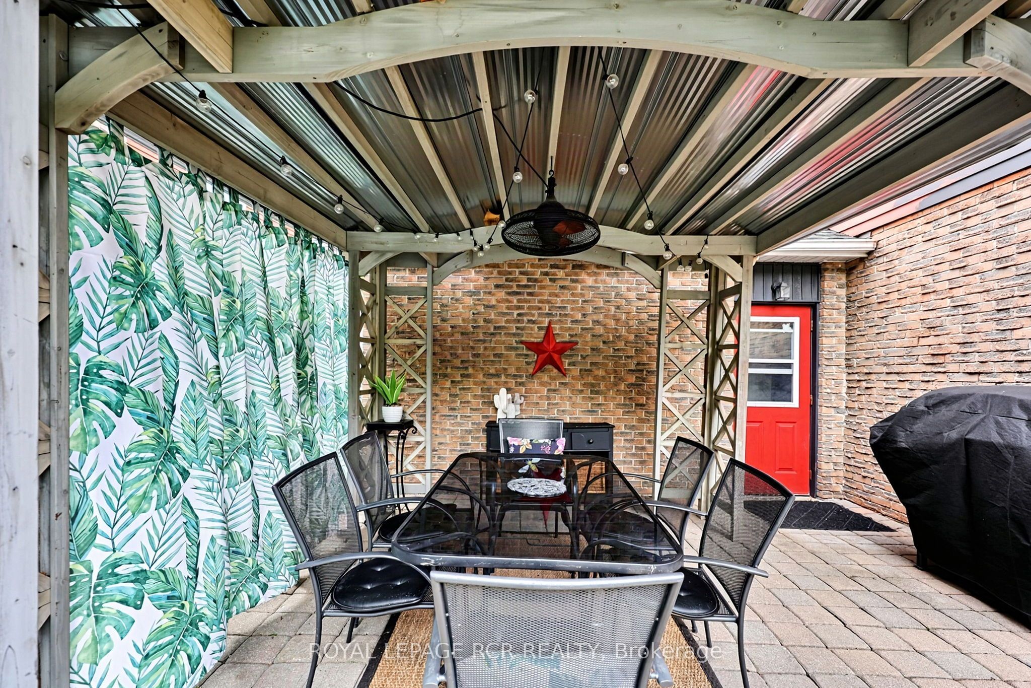 169 Mackenzie Street Property Photo 34