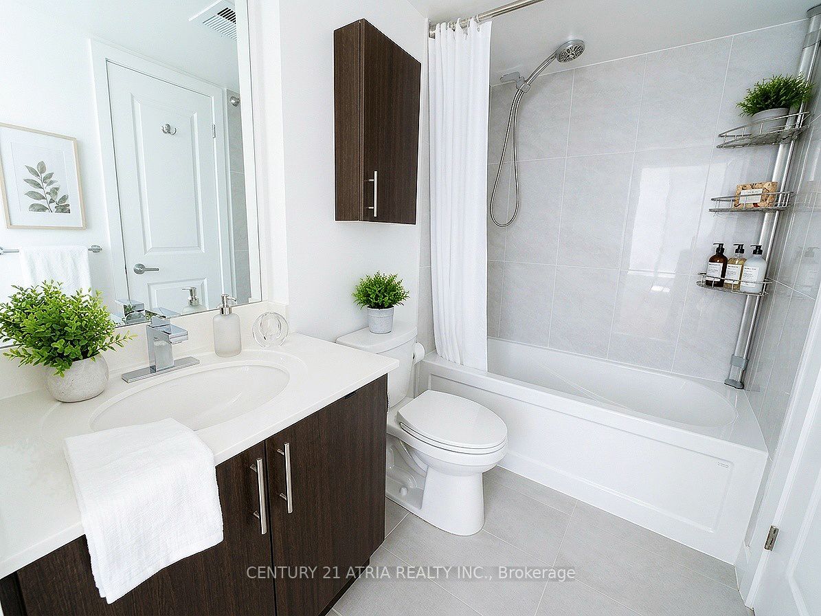 75 Norman Bethune Avenue 310 Property Photo 5