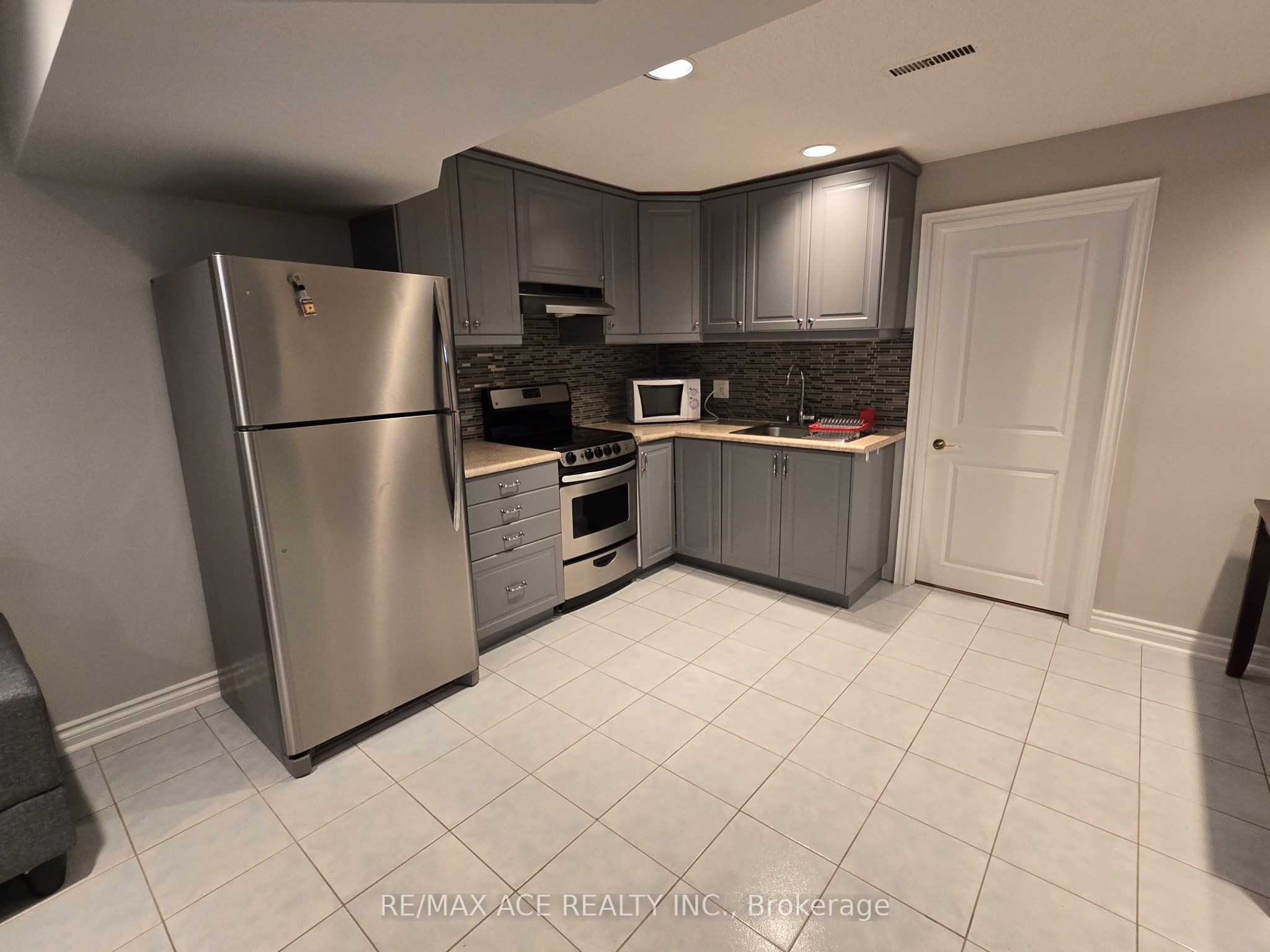 25 Pilkington Crescent Bsmt Property Photo 5