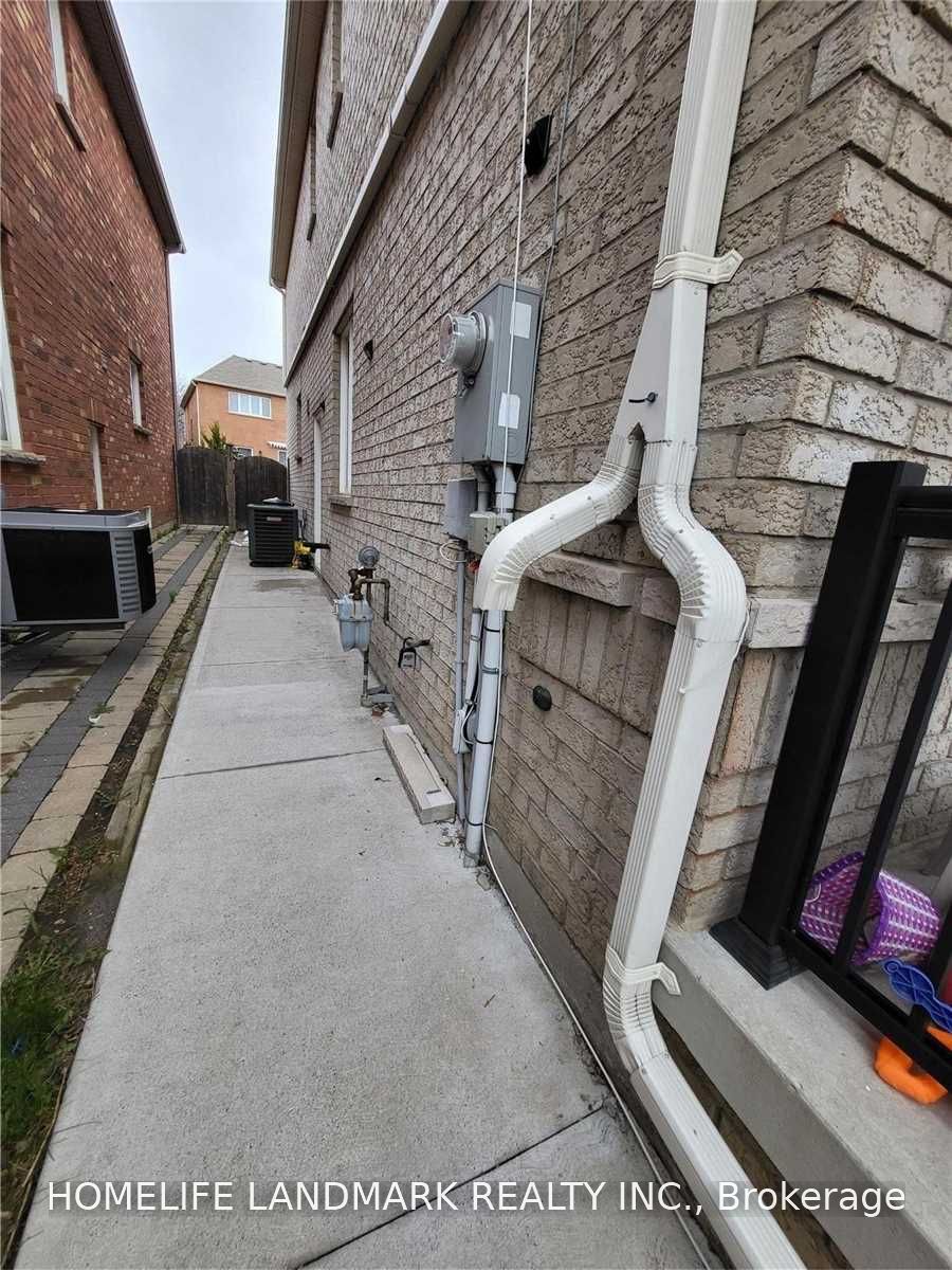 61 Albert Roffey Crescent Bsmt Property Photo 15