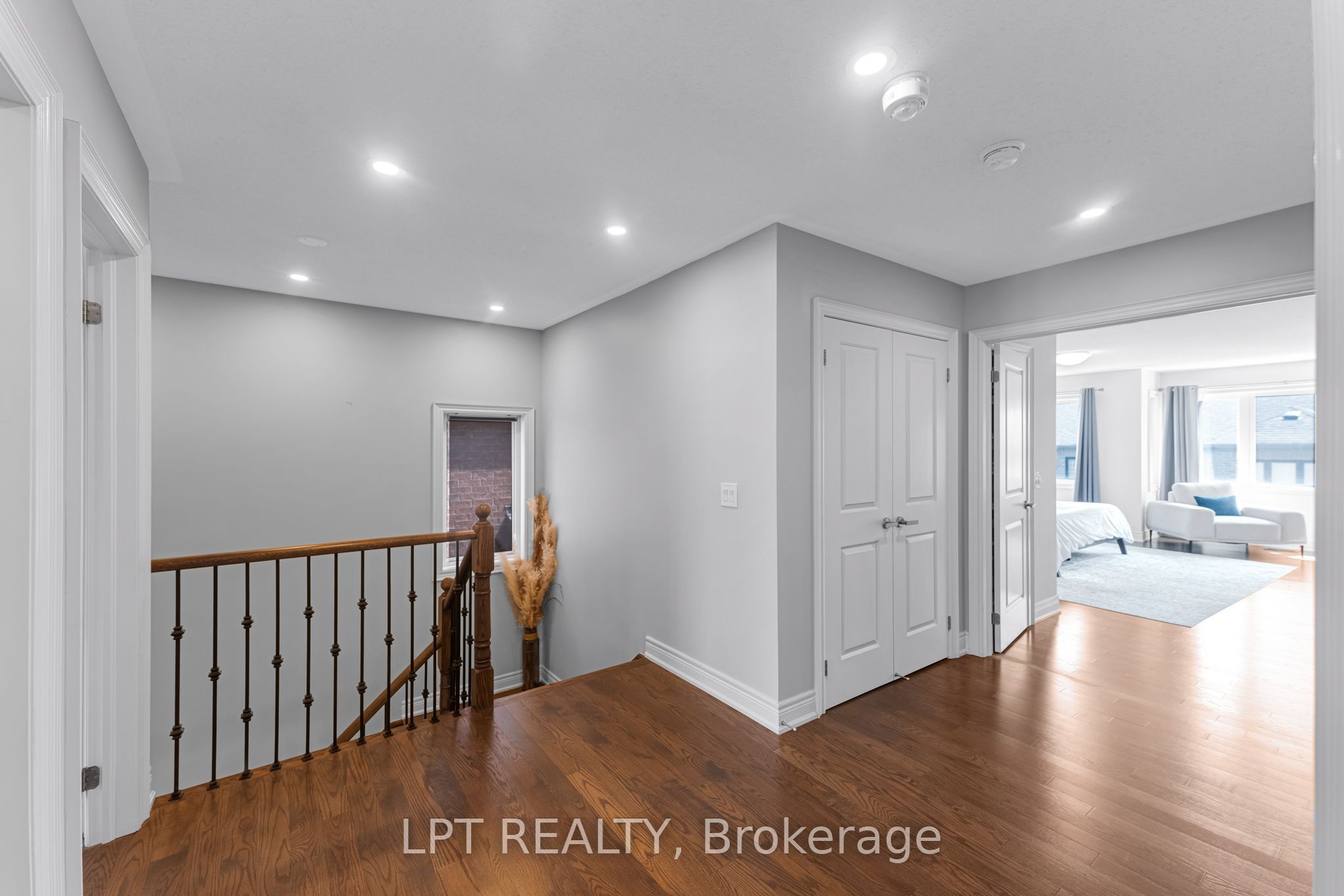 33 Mondial Crescent Property Photo 6