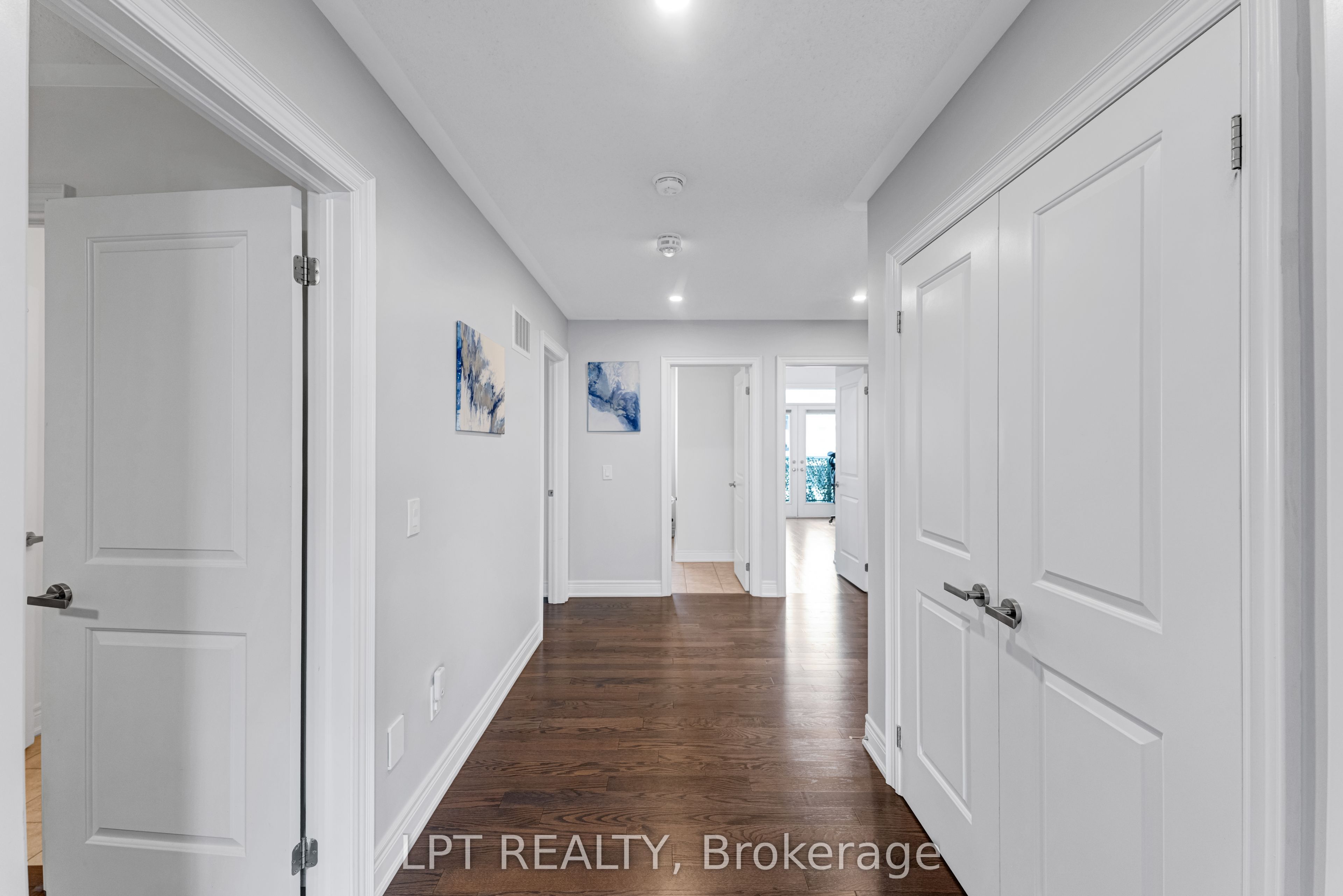 33 Mondial Crescent Property Photo 7