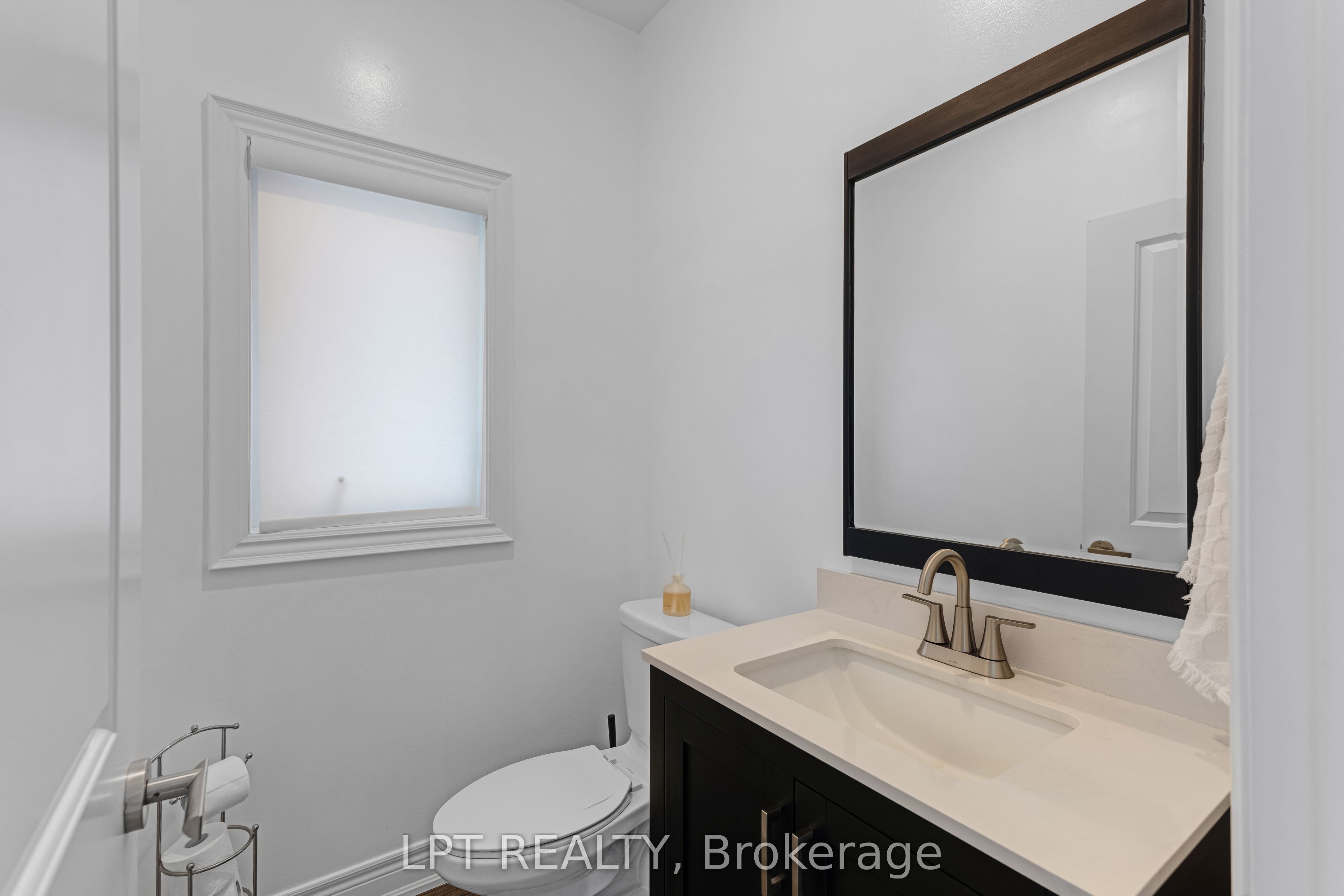 33 Mondial Crescent Property Photo 17