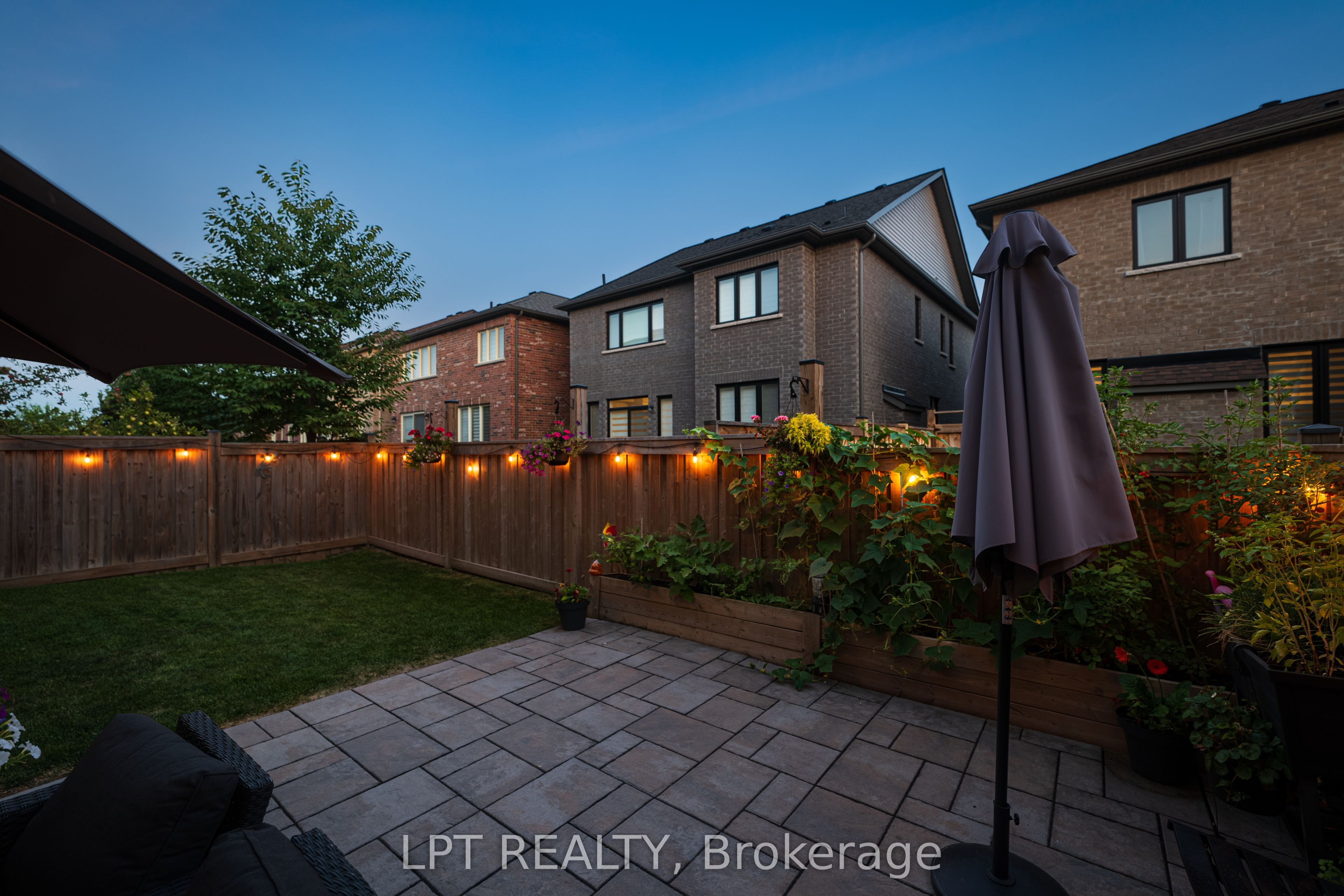 33 Mondial Crescent Property Photo 19