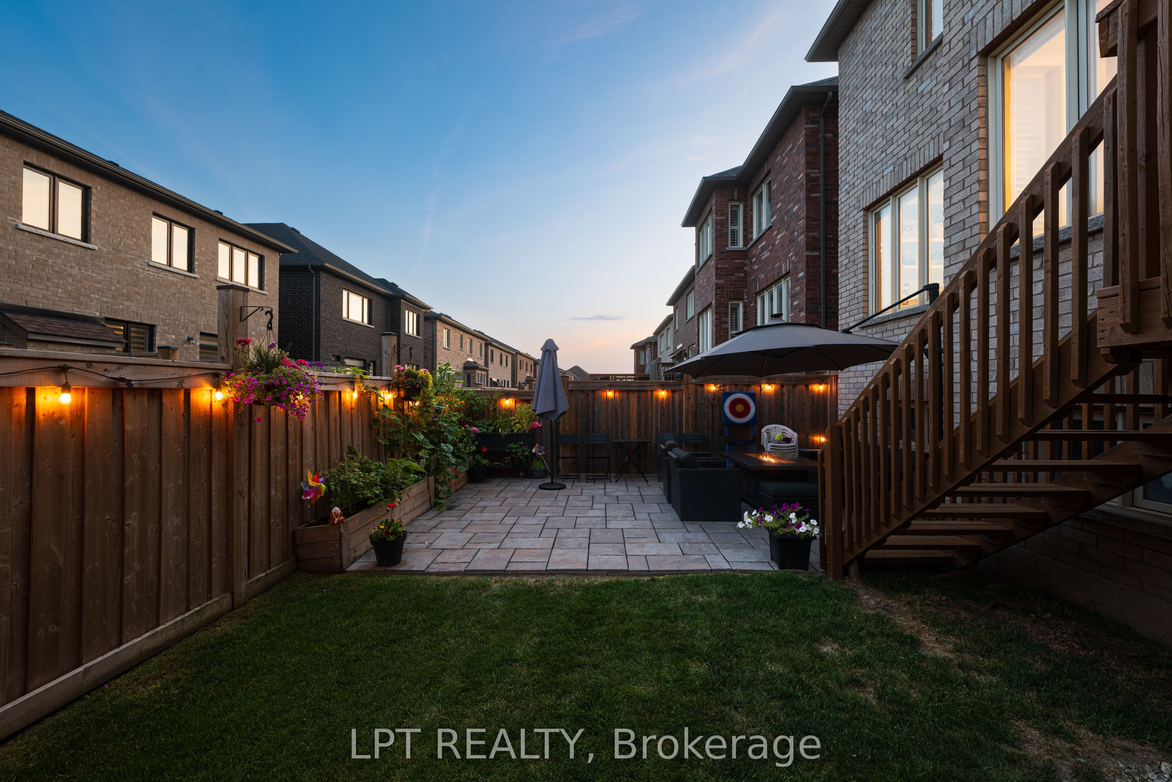 33 Mondial Crescent Property Photo 20