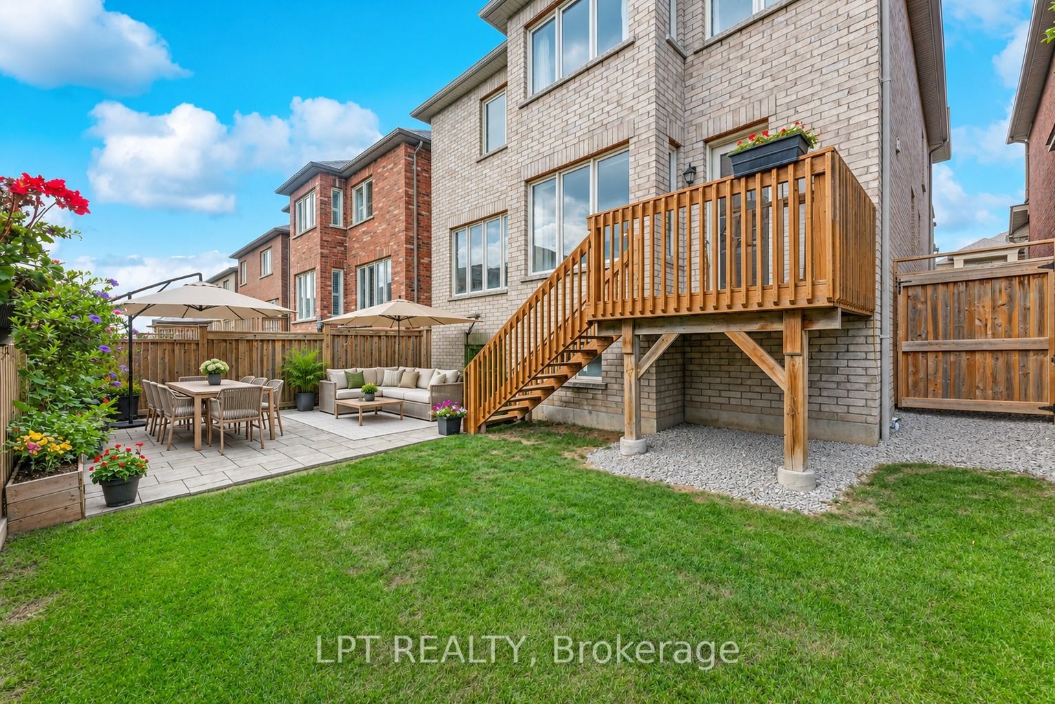 33 Mondial Crescent Property Photo 21