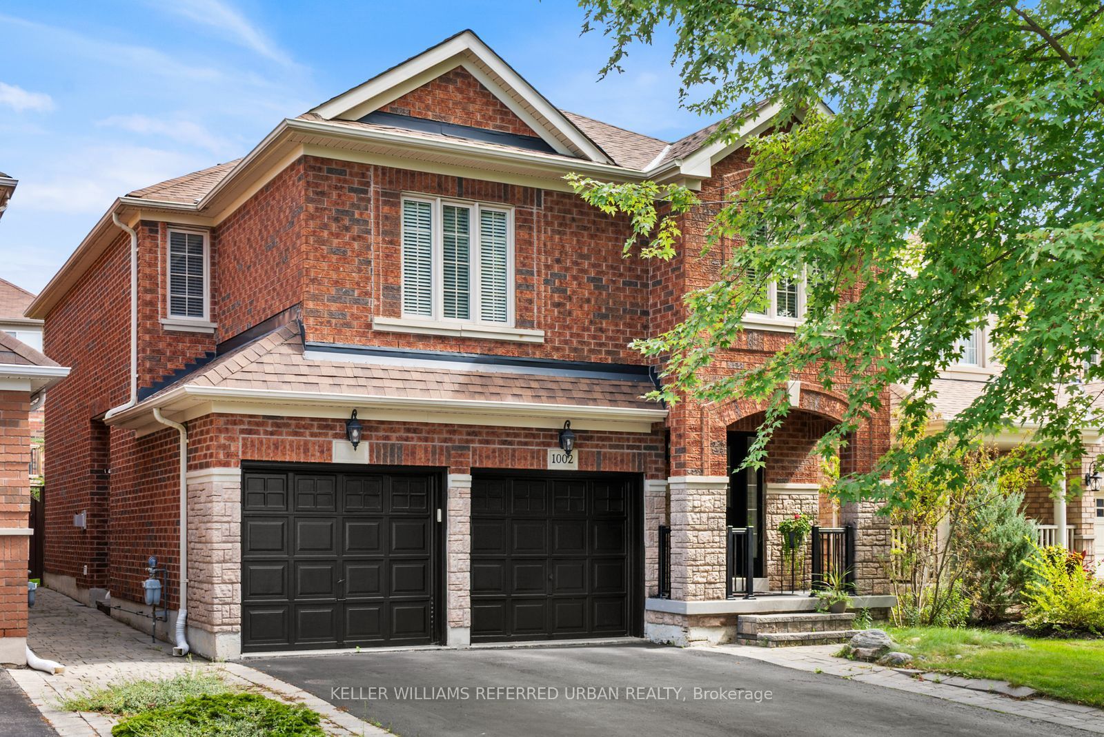 1002 Oaktree Crescent Property Photo 1
