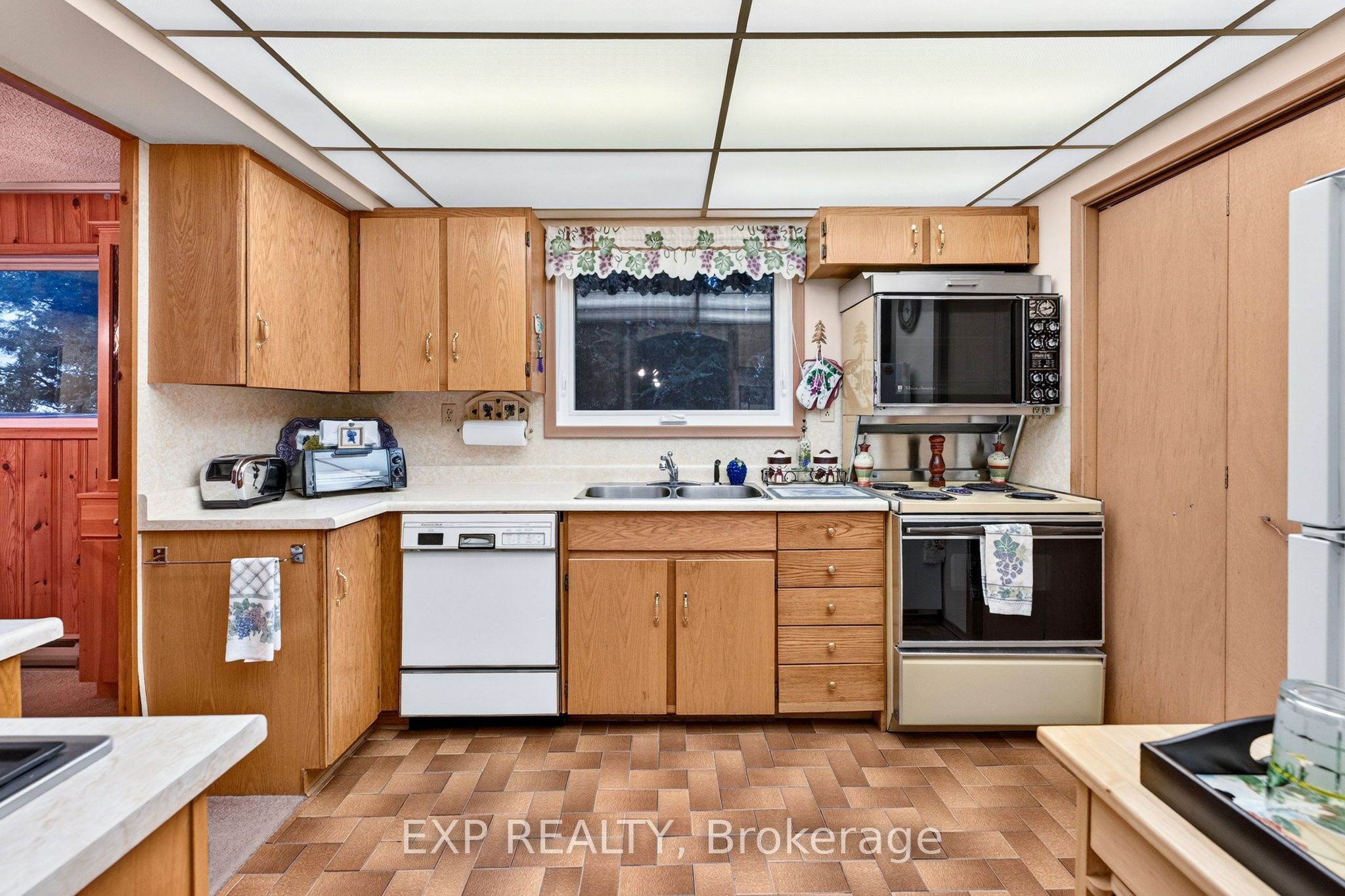 88 Irving Drive Property Photo 13