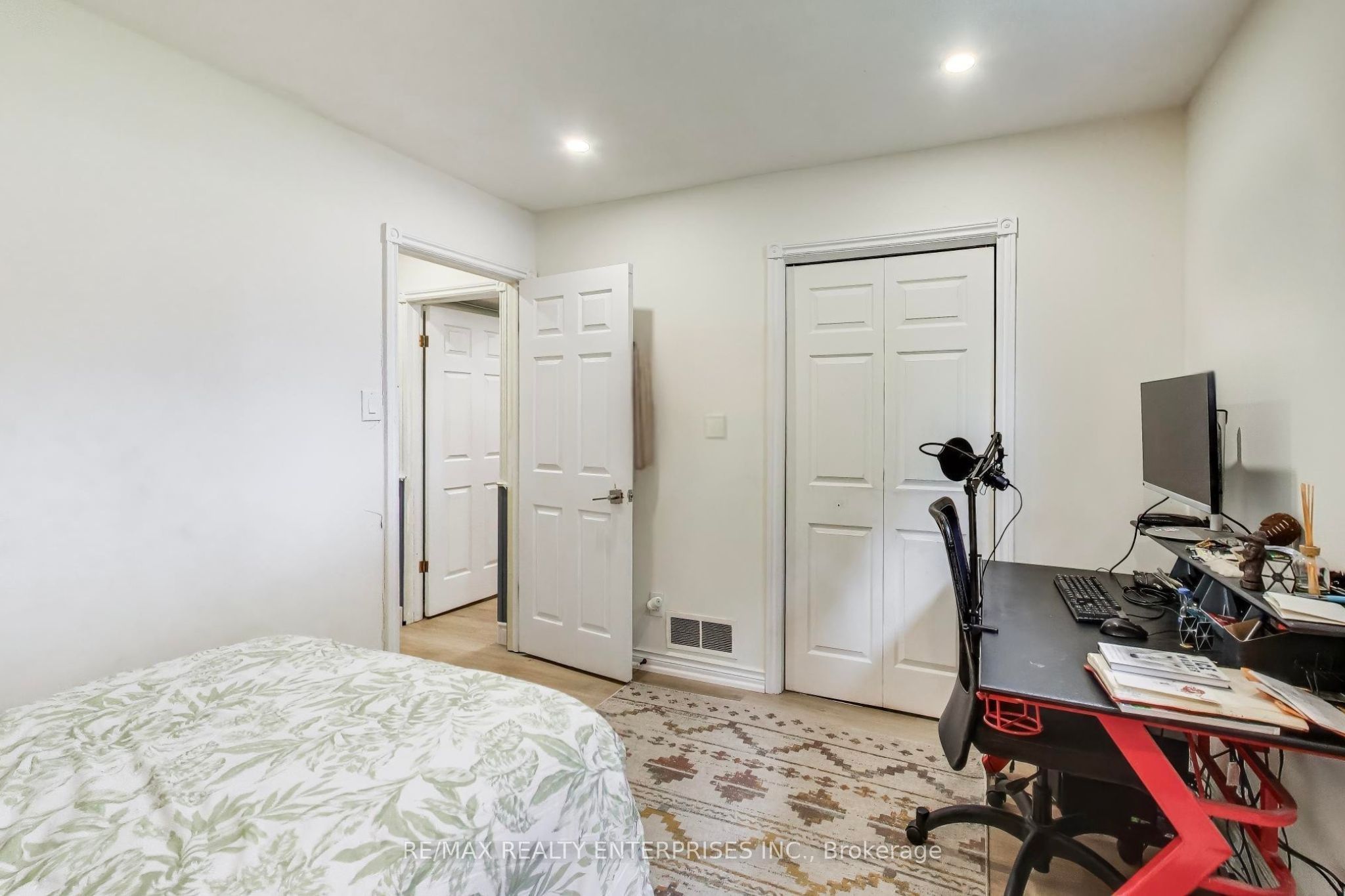 35 Shirlea Boulevard Property Photo 27