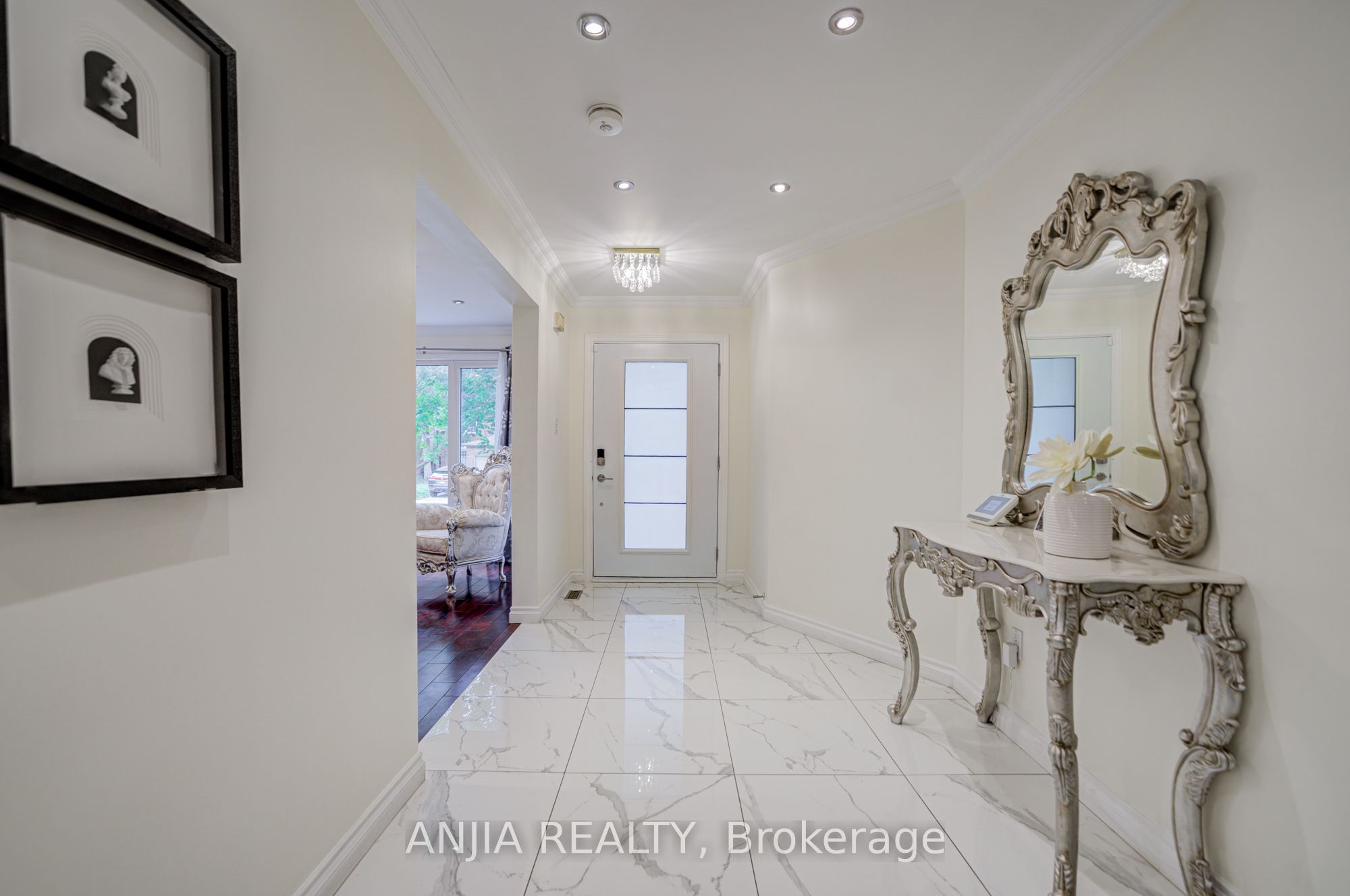 39 Millcroft Way Property Photo 5