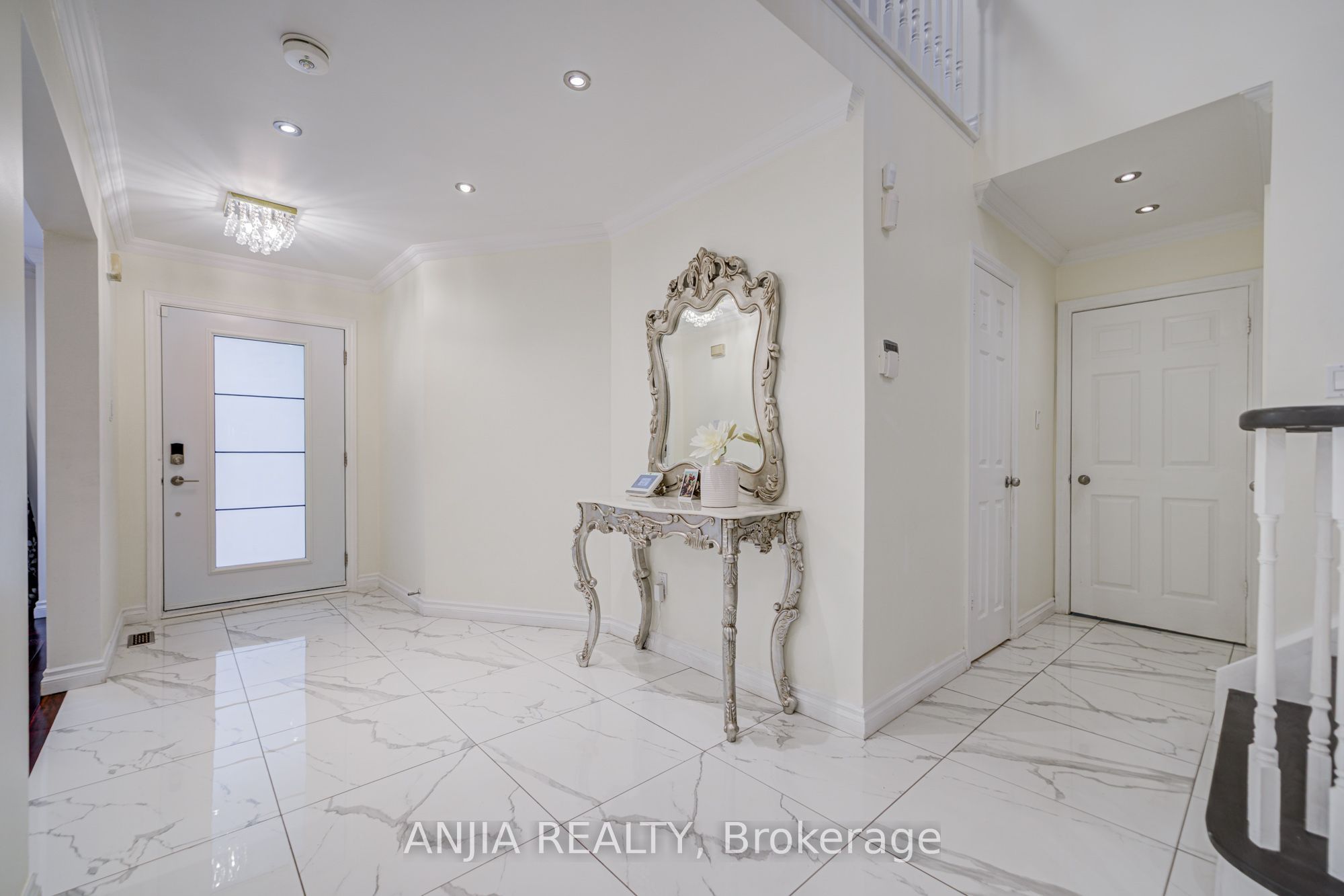 39 Millcroft Way Property Photo 6