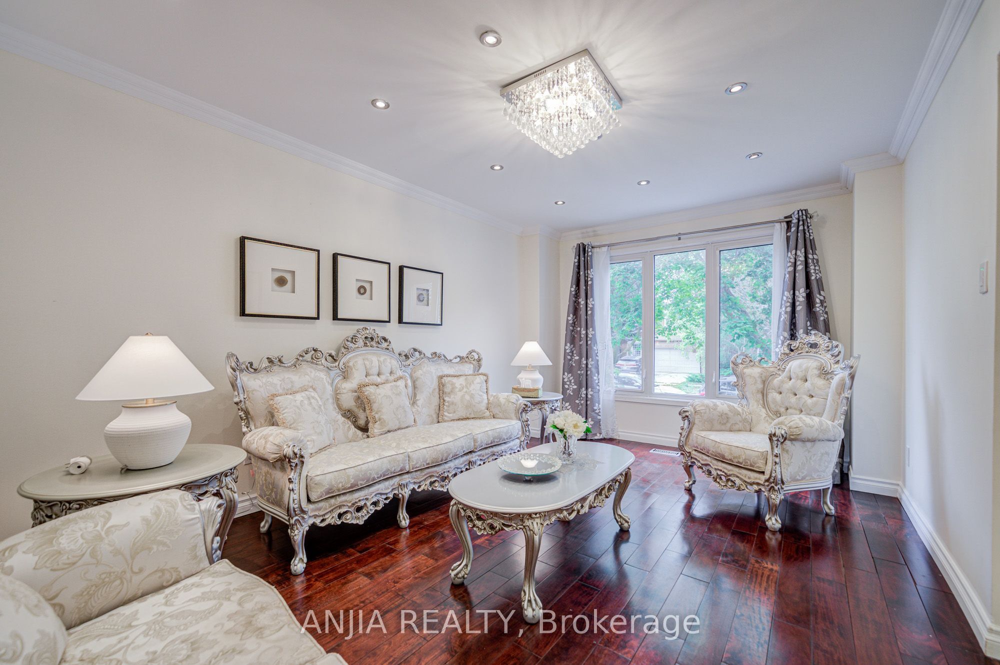 39 Millcroft Way Property Photo 9