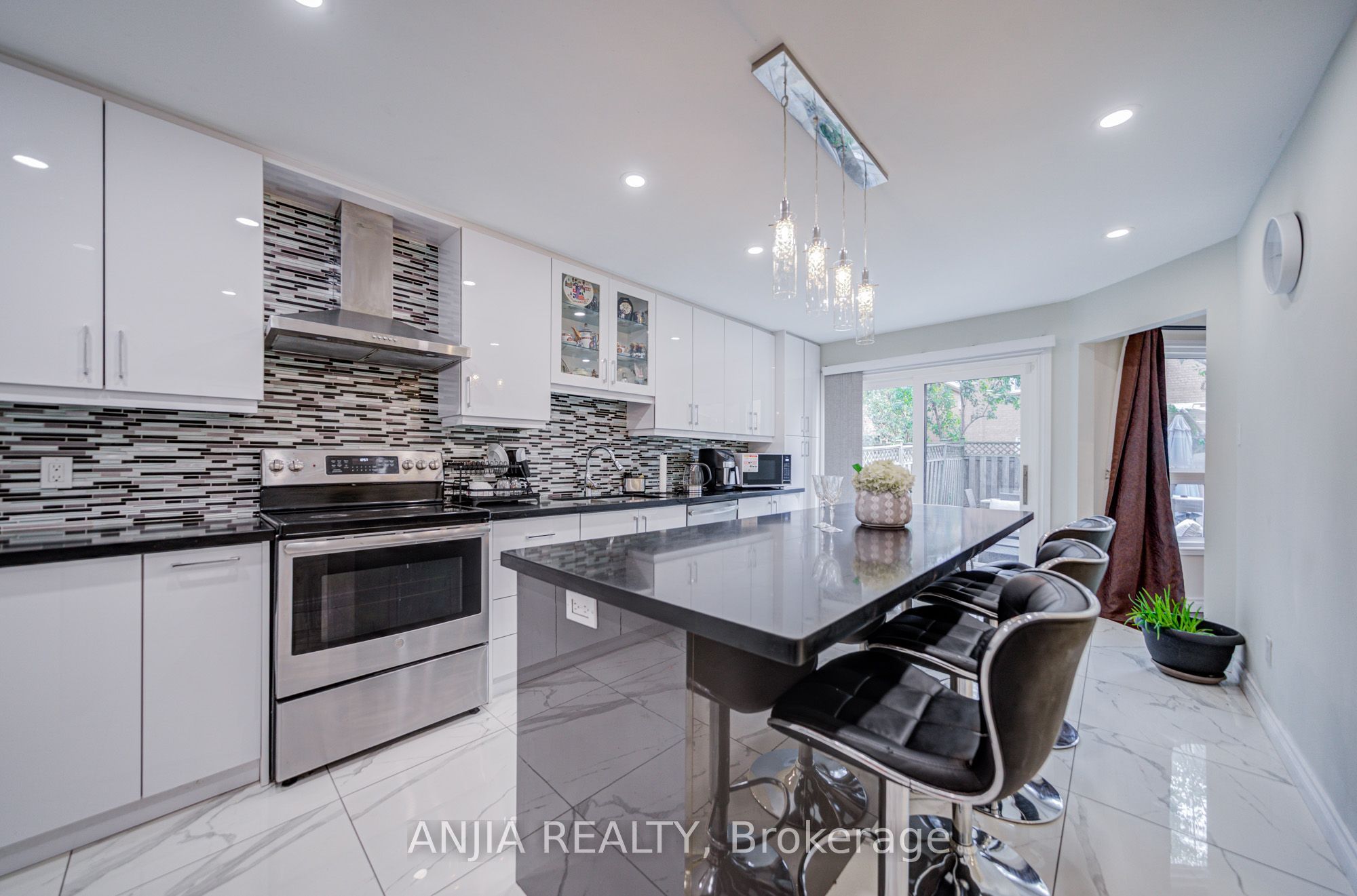 39 Millcroft Way Property Photo 18