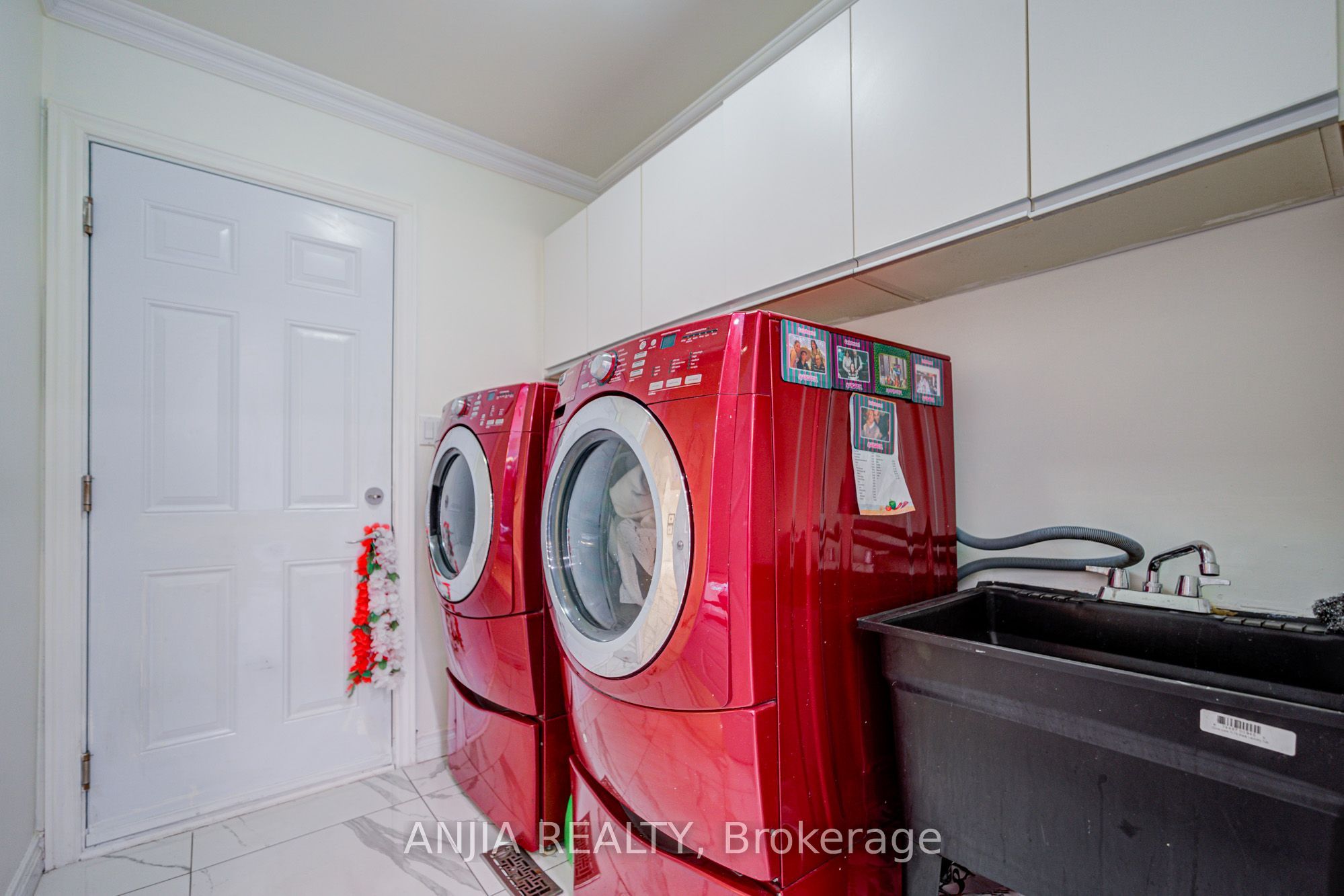 39 Millcroft Way Property Photo 24