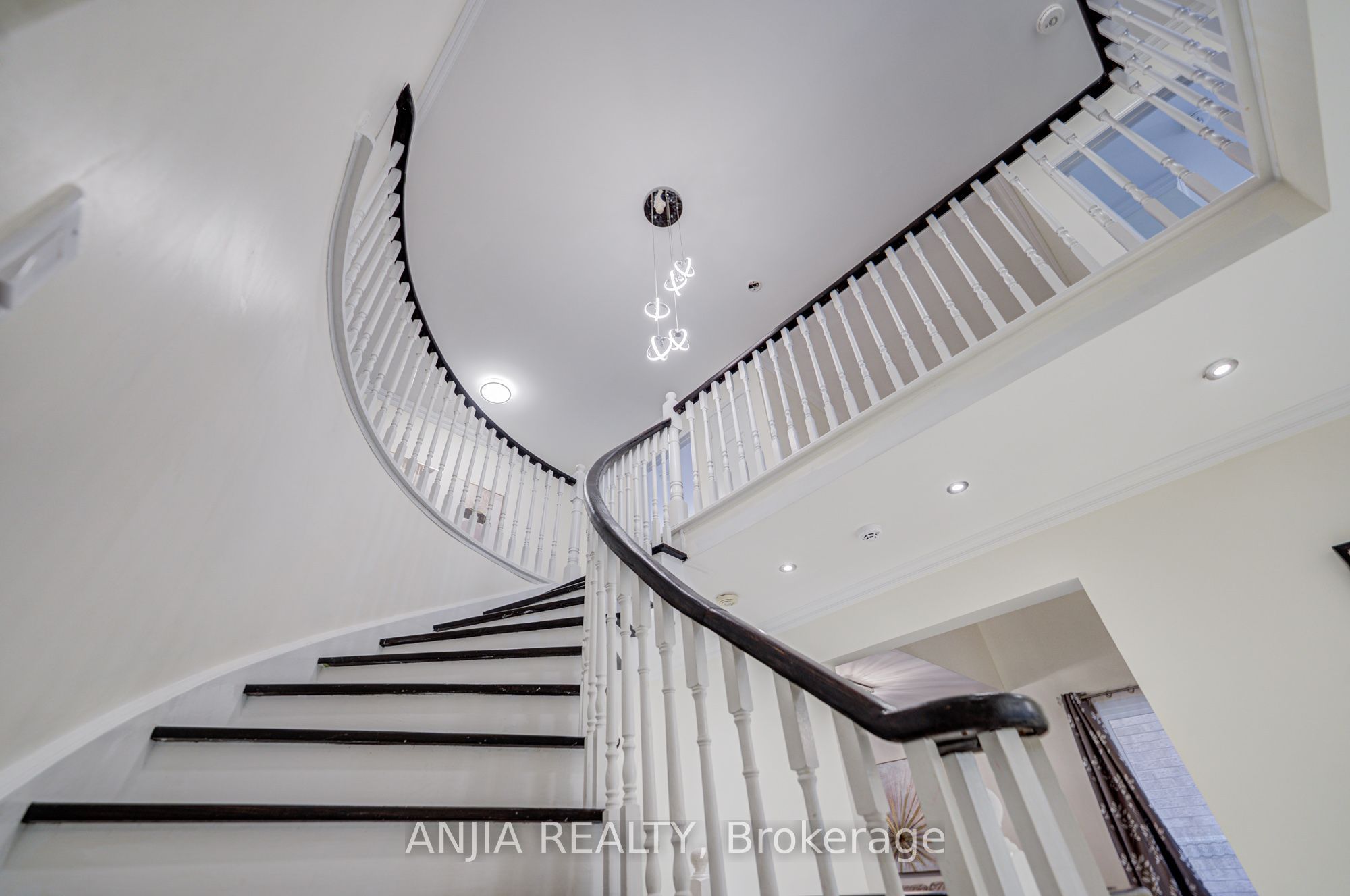 39 Millcroft Way Property Photo 25