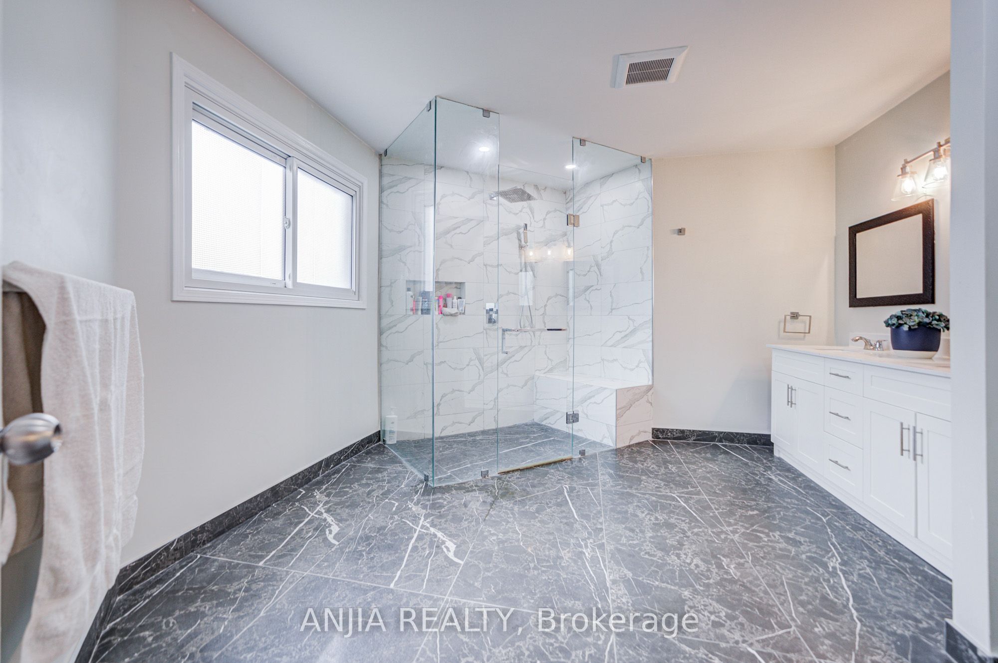 39 Millcroft Way Property Photo 32