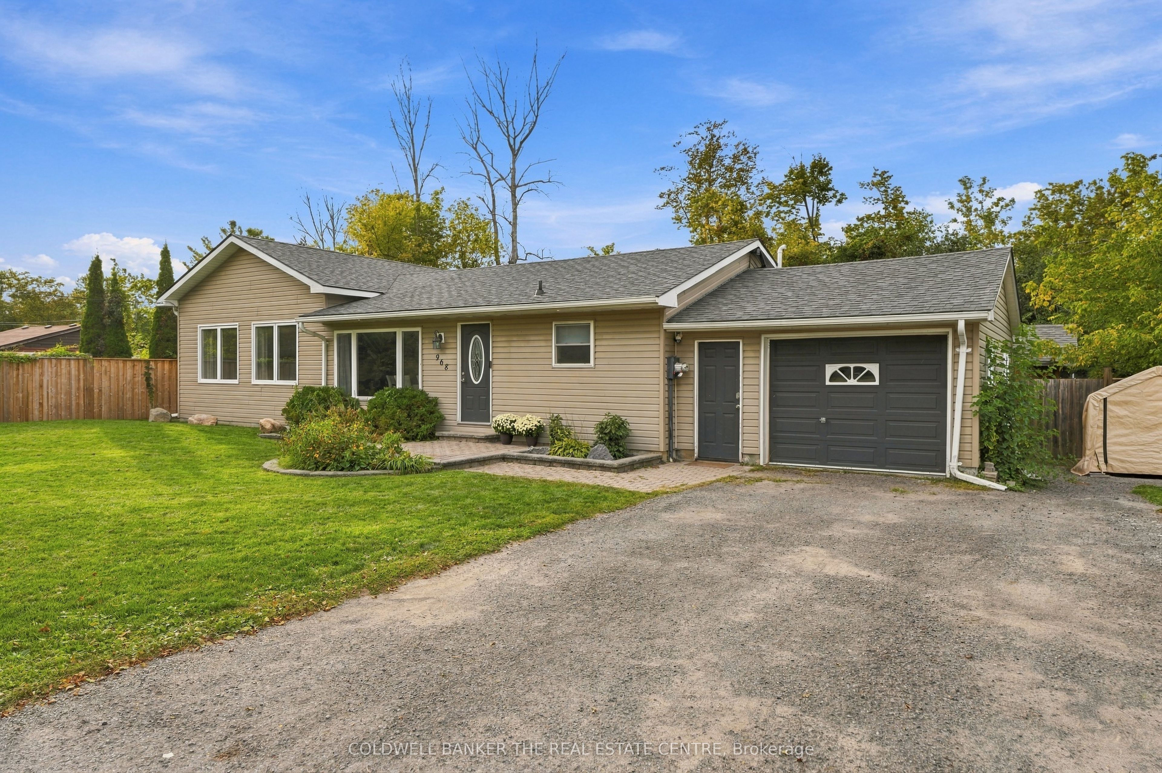 968 Metro Road N Property Photo 1