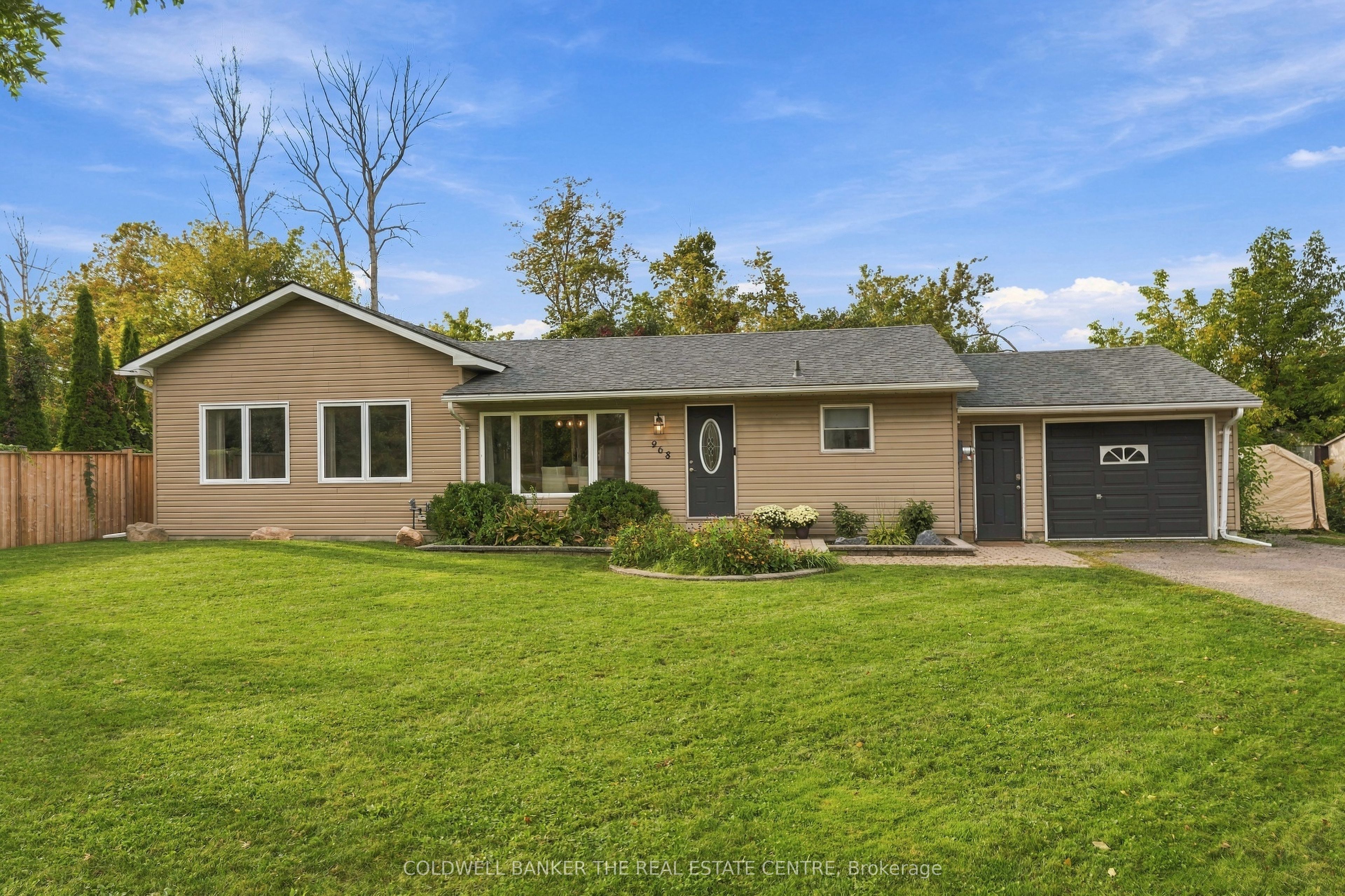 968 Metro Road N Property Photo 3