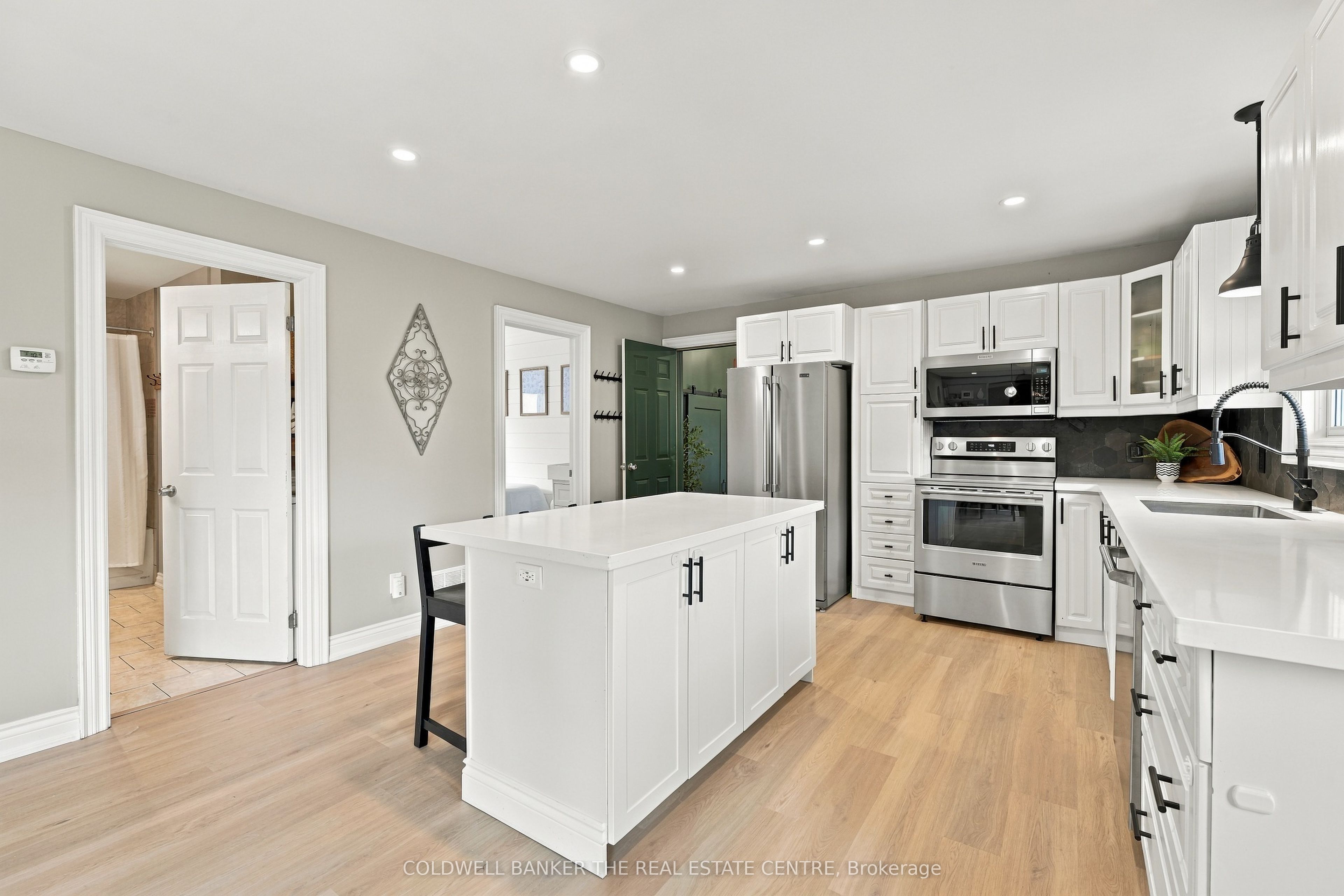 968 Metro Road N Property Photo 12